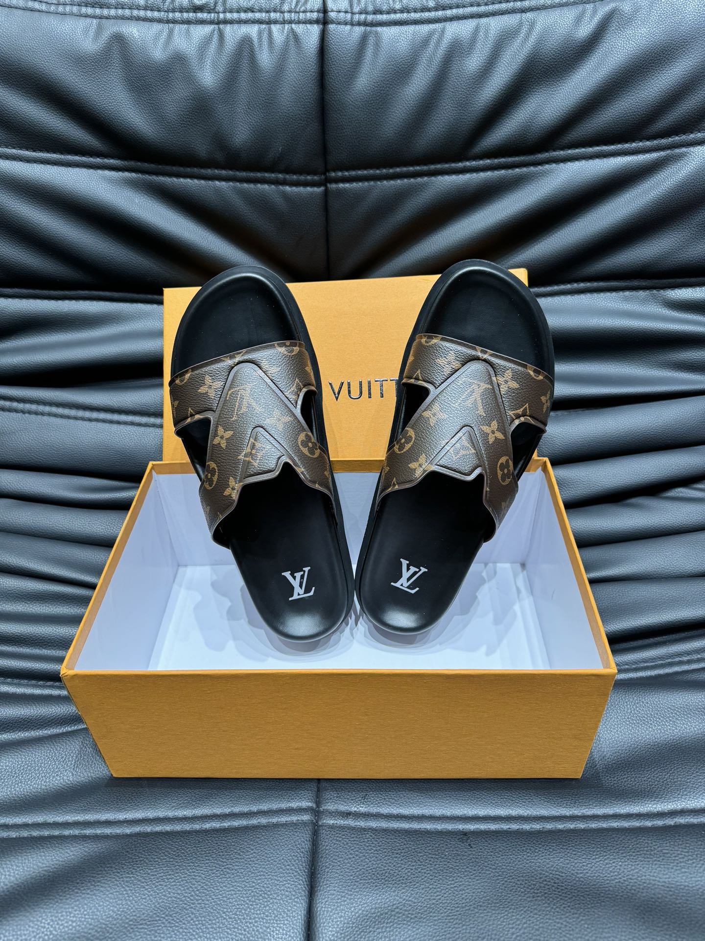 LV OASIS MULE IN CHOCOLATE BROWN MONOGRAM CALFSKIN