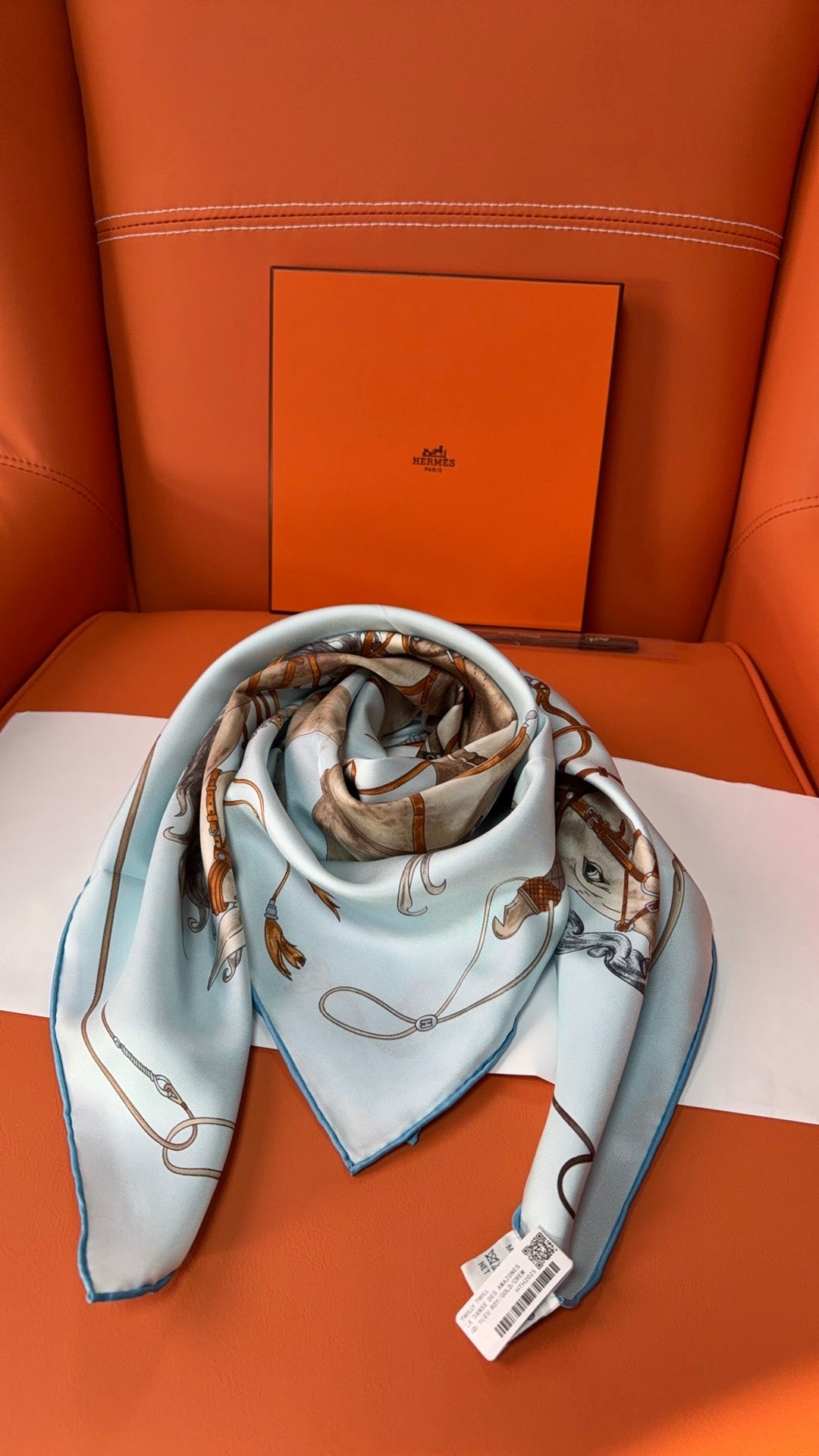 HM 26s 90 House Scarf White Colorful Mulberry Silk 153374