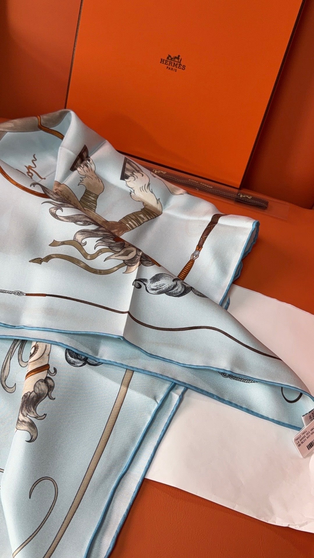 HM 26s 90 House Scarf White Colorful Mulberry Silk 153374