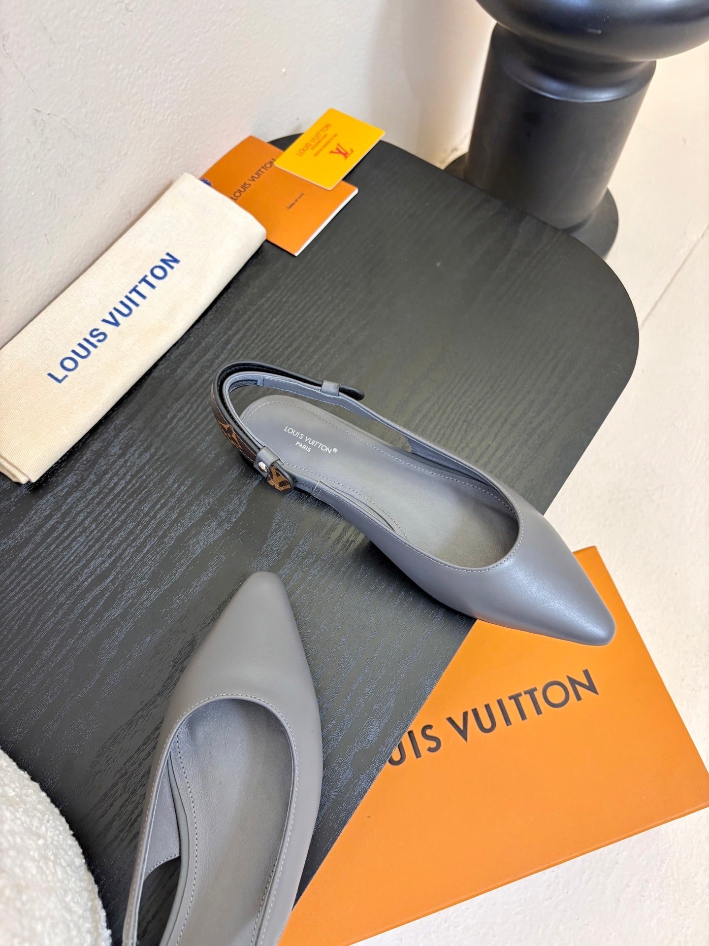 LV 26ss Legacy Slingback Flat Gray Sheepskin 627237