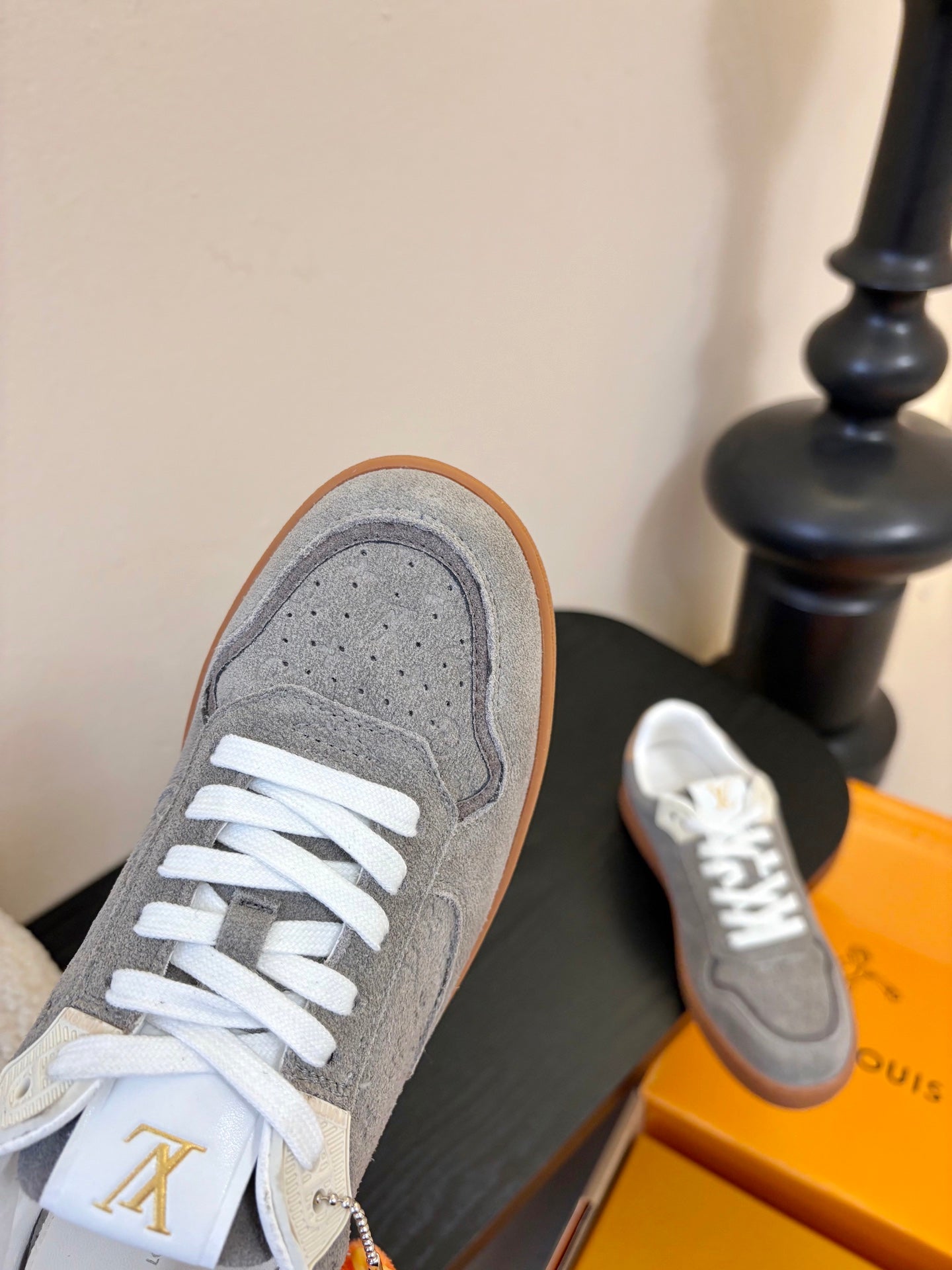 LV 26ss Lagoon Sneaker Gray Suede 627298