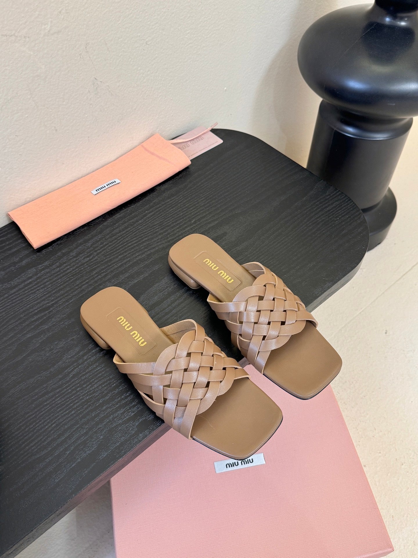 MIU 26ss Flat Sandals Brown Sheepskin 627353