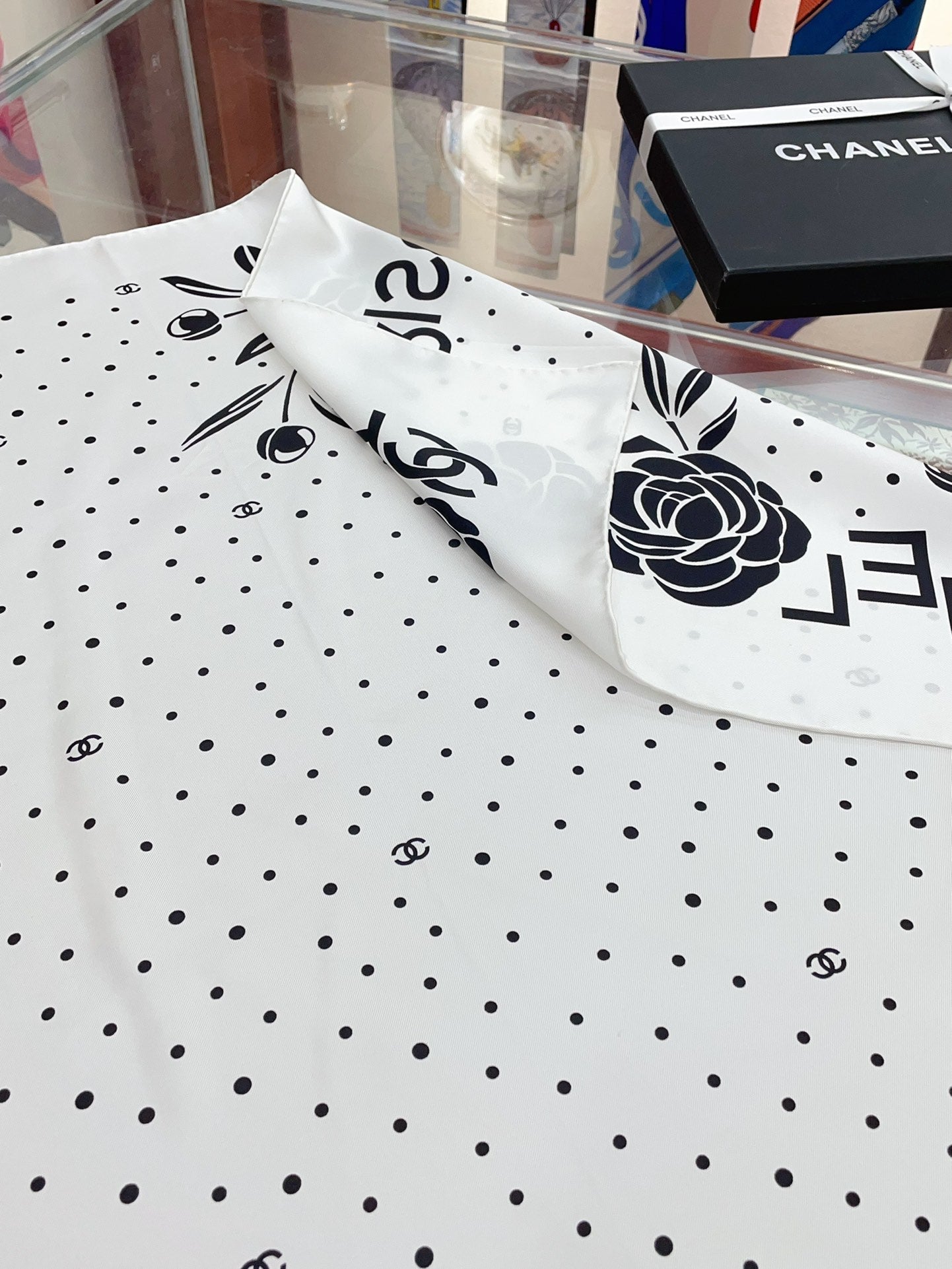 CC Square Scarf 90 CM In White Polka Dot Black Camellia Silk Twill 288722