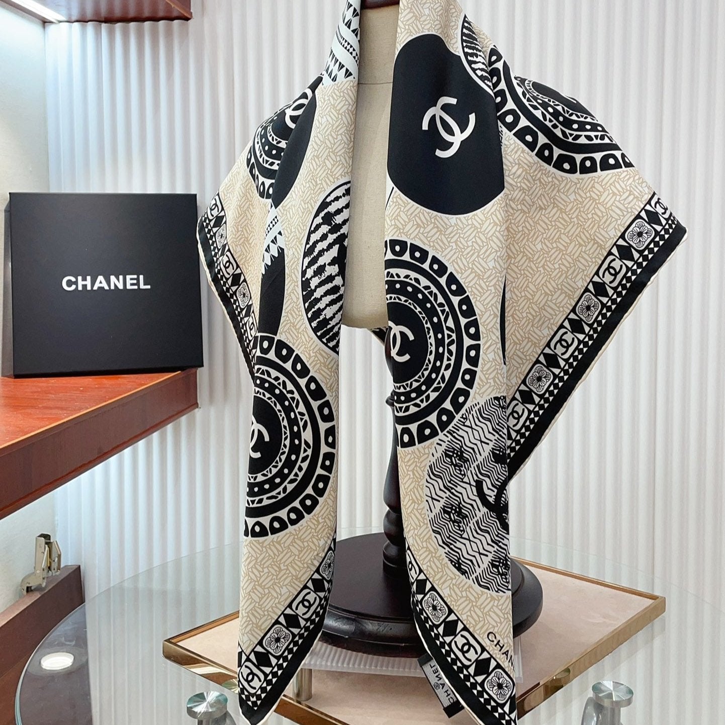 CC Square Scarf 90 CM In Beige Multi-Pattern Silk Twill 231847