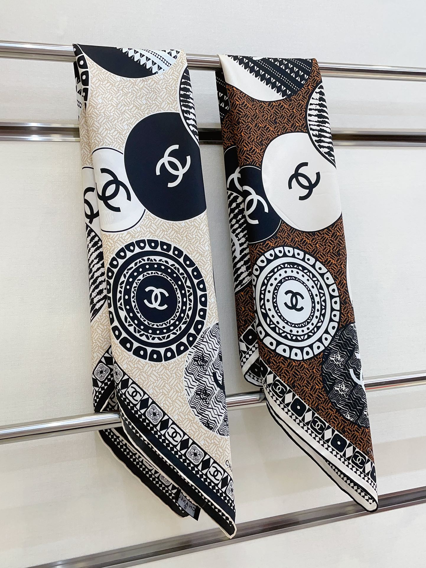 CC Square Scarf 90 CM In Beige Multi-Pattern Silk Twill 231847