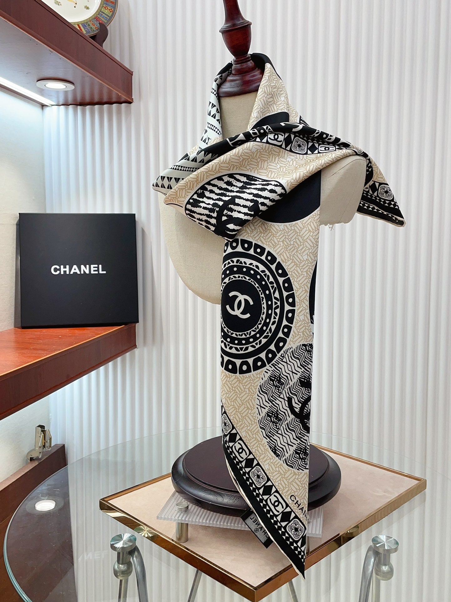 CC Square Scarf 90 CM In Beige Multi-Pattern Silk Twill 231847