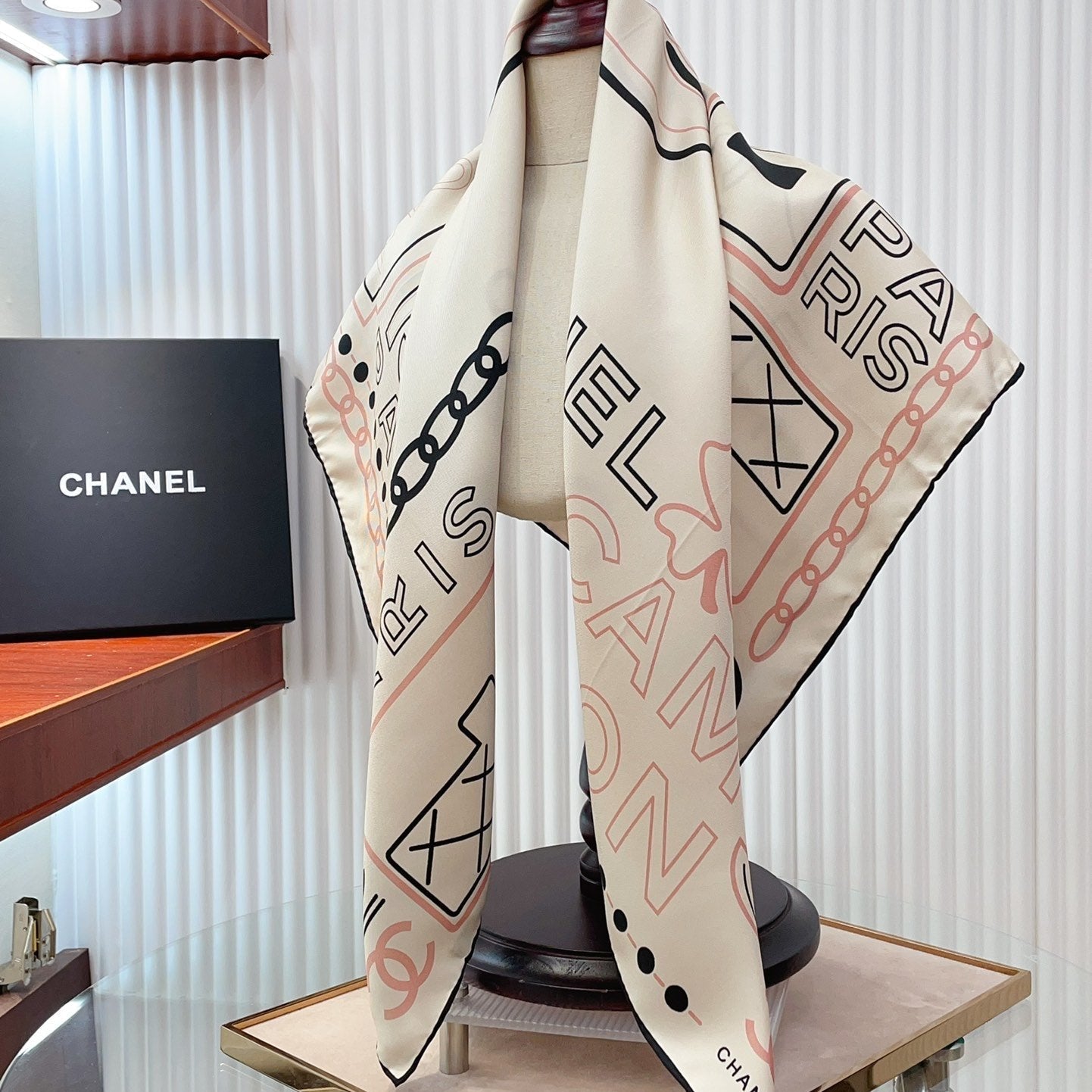 CC Square Scarf 90 CM In White Mix Black Pink Silk Twill 165001