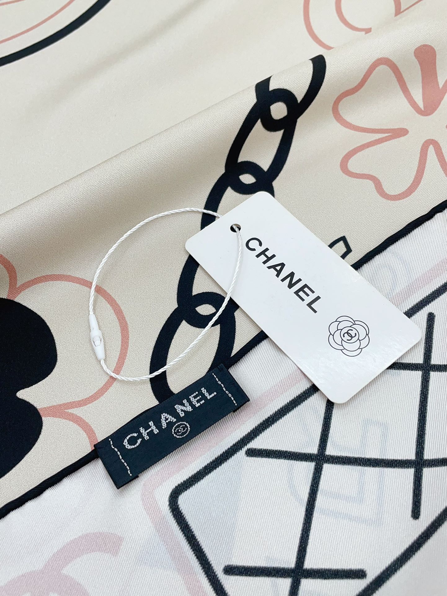 CC Square Scarf 90 CM In White Mix Black Pink Silk Twill 165001
