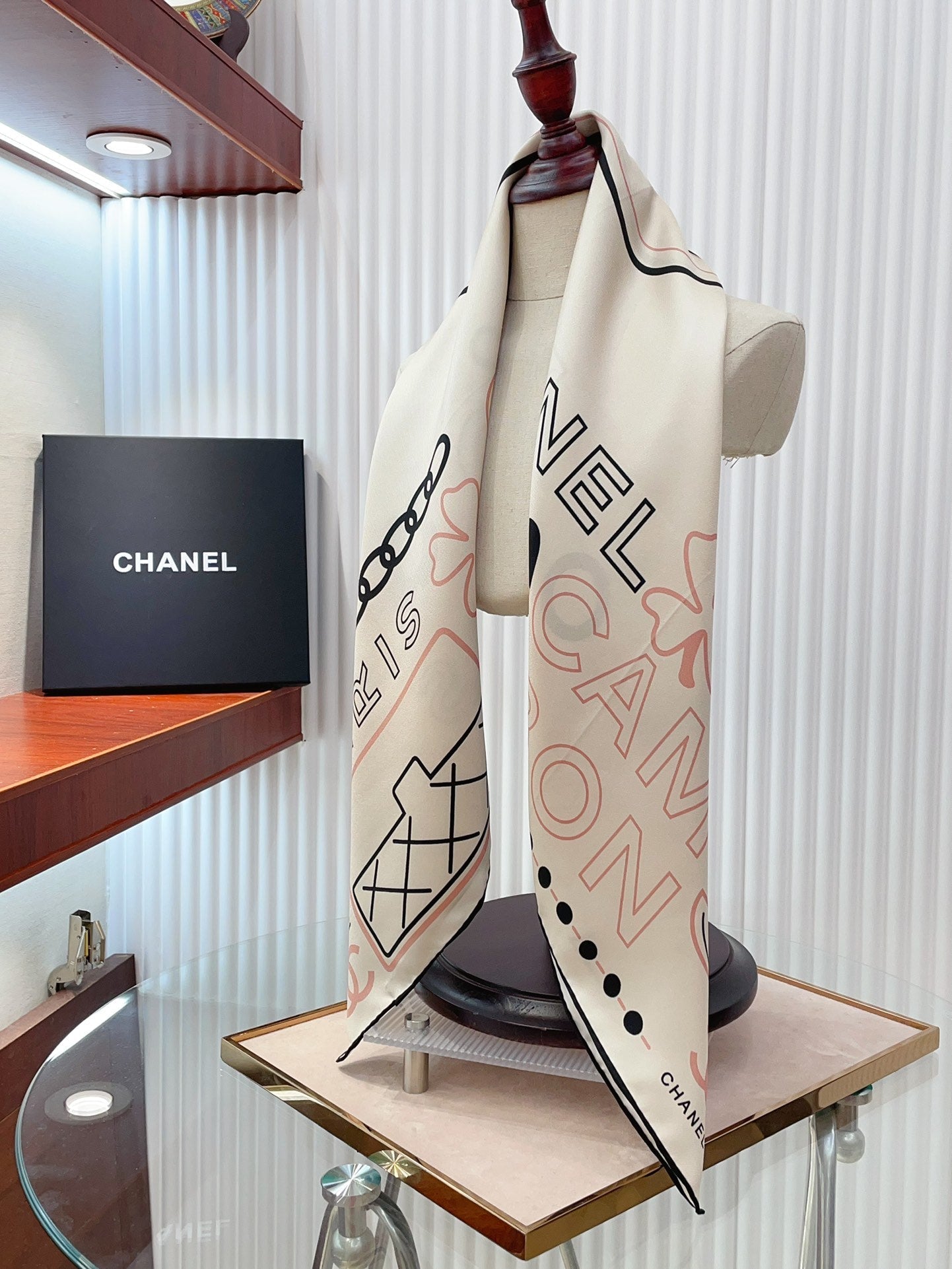 CC Square Scarf 90 CM In White Mix Black Pink Silk Twill 165001