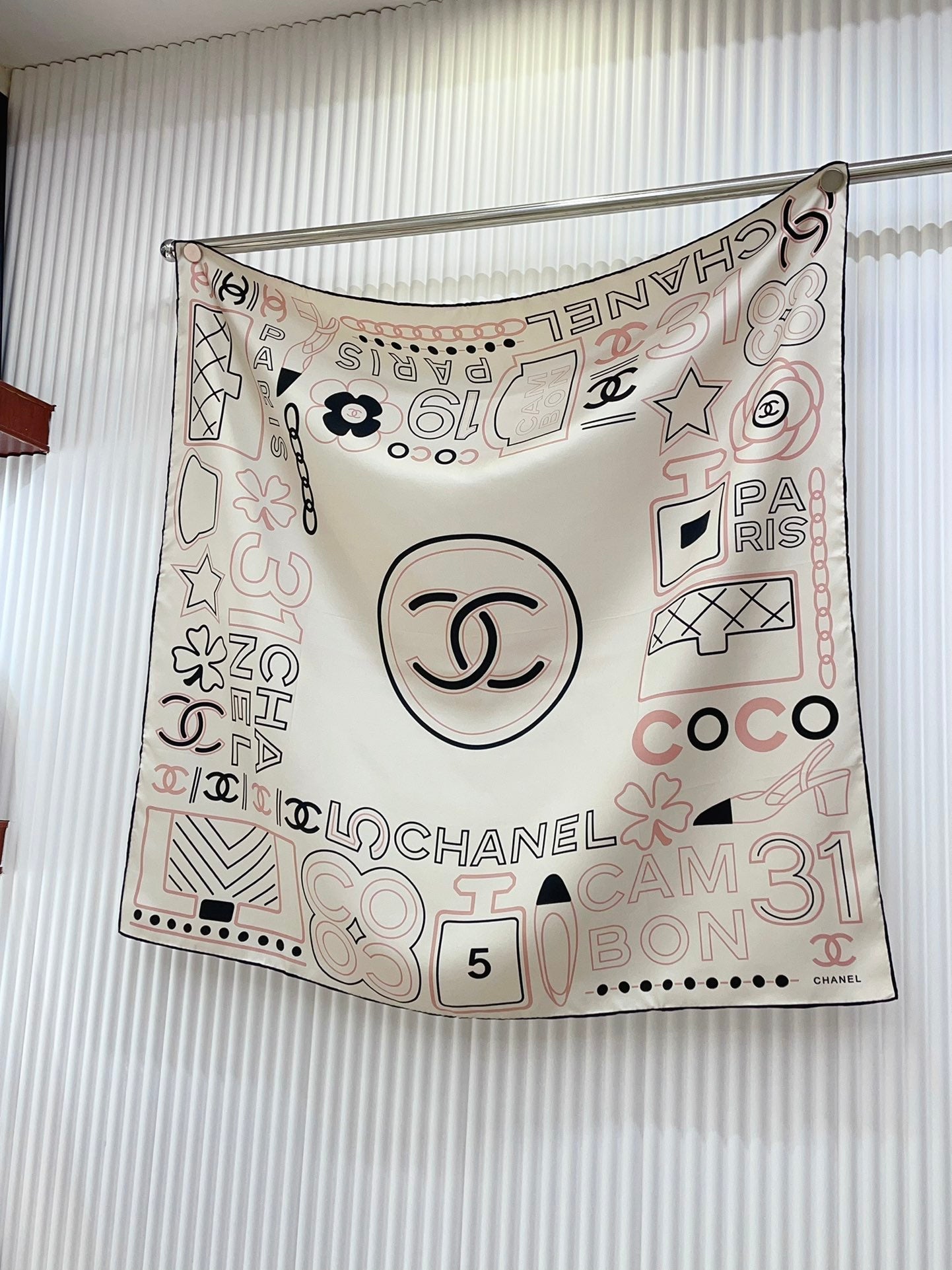 CC Square Scarf 90 CM In White Mix Black Pink Silk Twill 165001