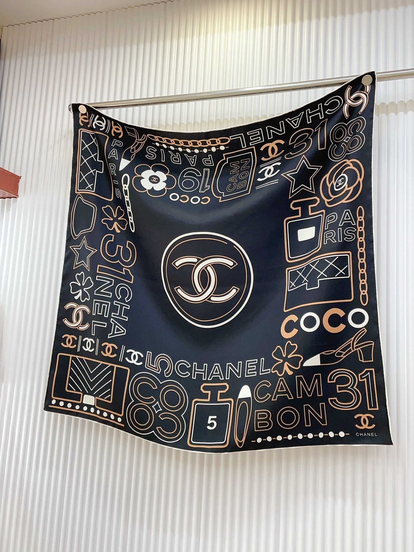 CC Square Scarf 90 CM In Black Mix Beige White Silk Twill 165002