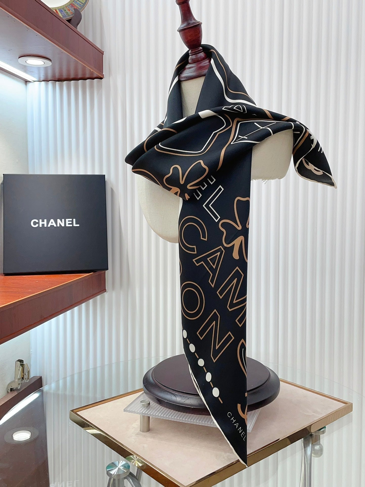 CC Square Scarf 90 CM In Black Mix Beige White Silk Twill 165002