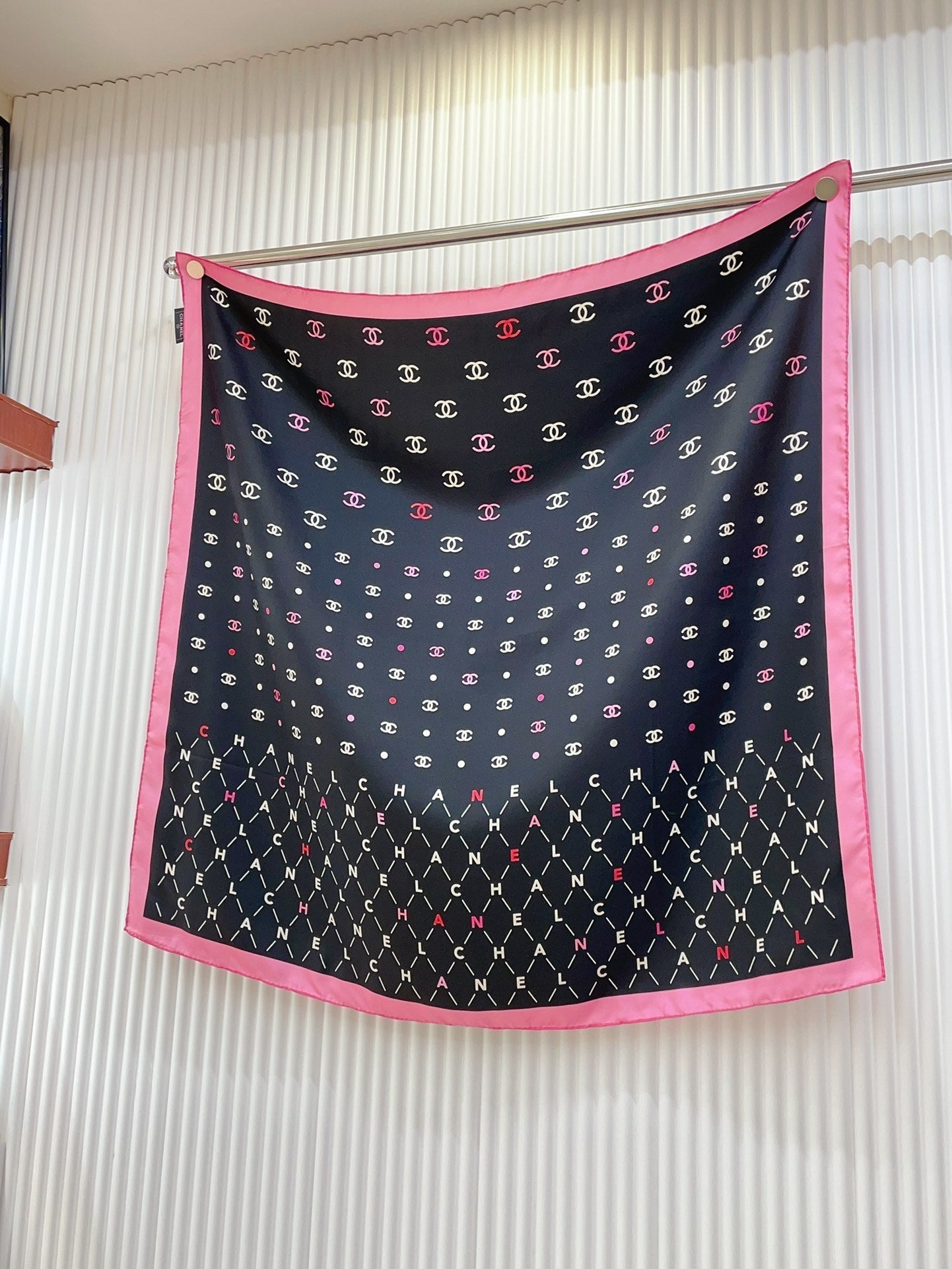 CC Square Scarf 90 CM In Black Pink Silk 167944
