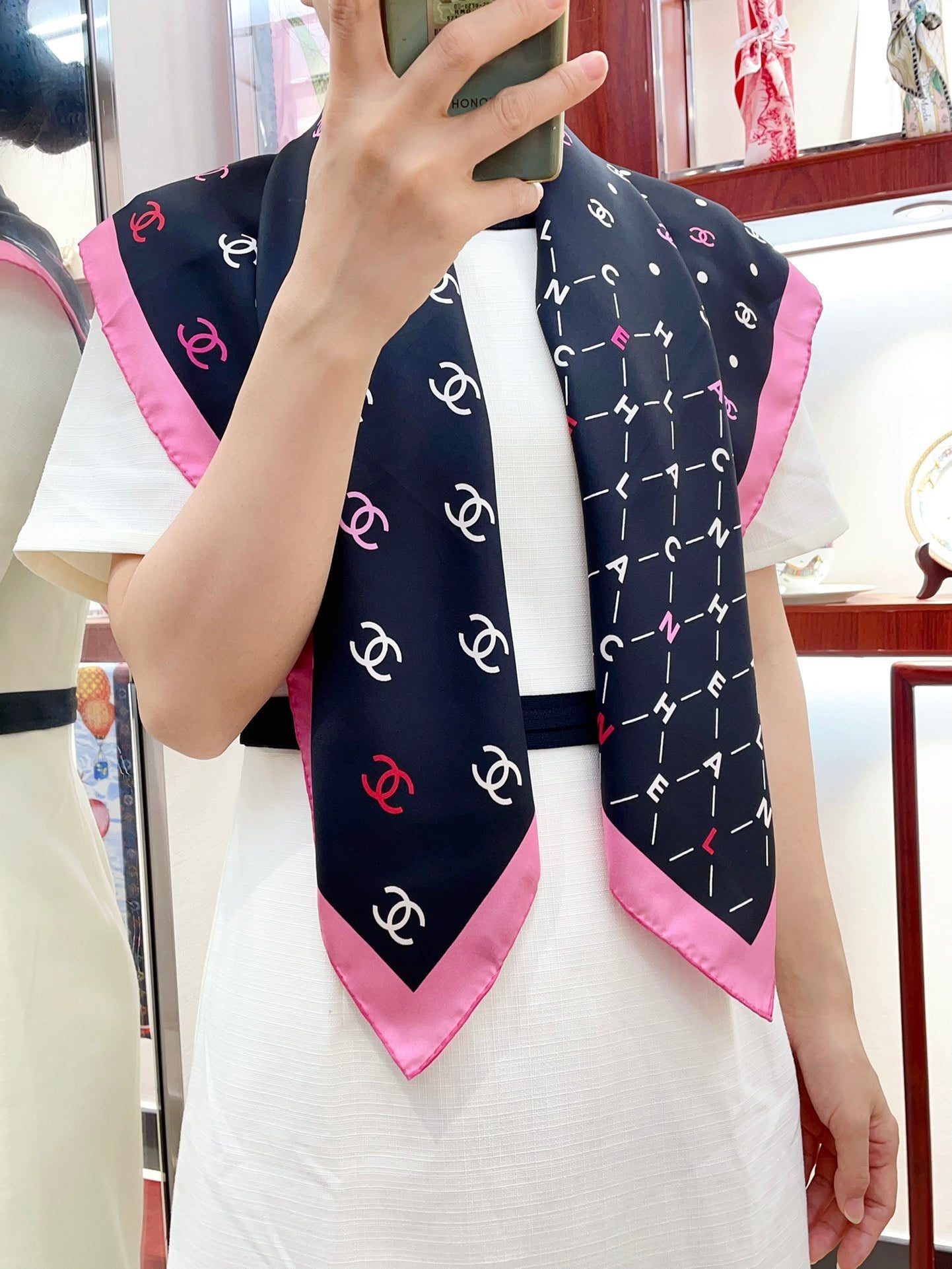 CC Square Scarf 90 CM In Black Pink Silk 167944