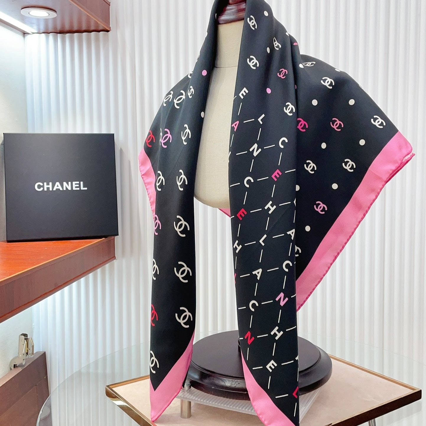 CC Square Scarf 90 CM In Black Pink Silk 167944