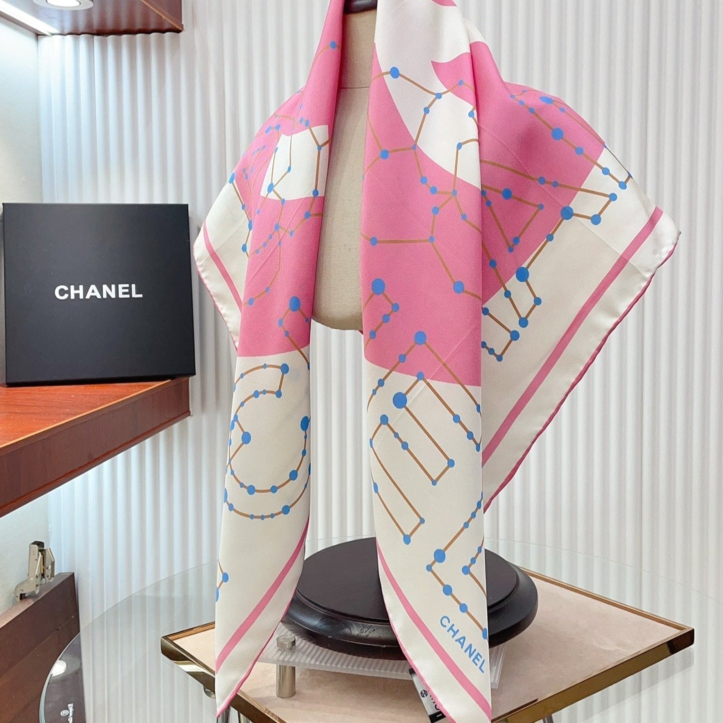 CC Square Scarf 90 CM In White Mix Pink Silk Twill  174874