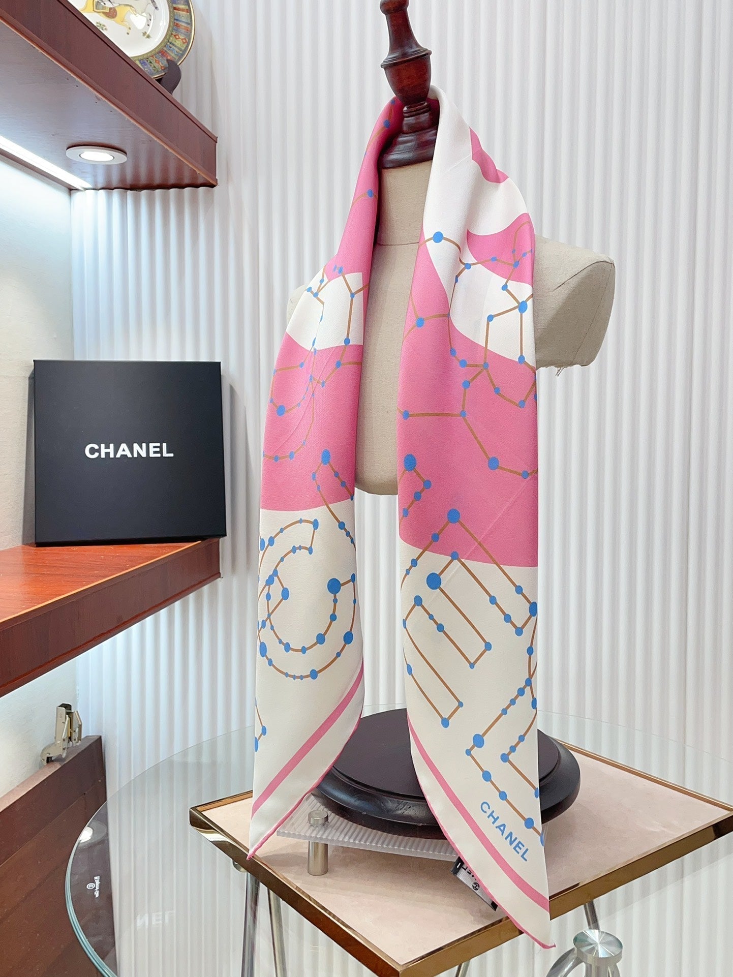 CC Square Scarf 90 CM In White Mix Pink Silk Twill  174874