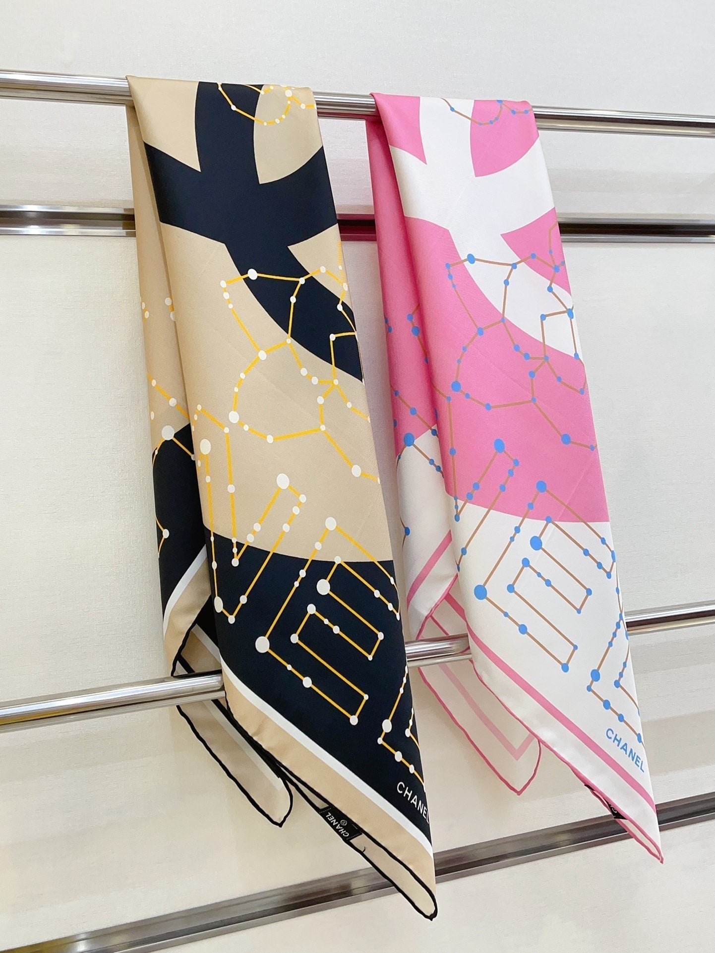 CC Square Scarf 90 CM In White Mix Pink Silk Twill  174874