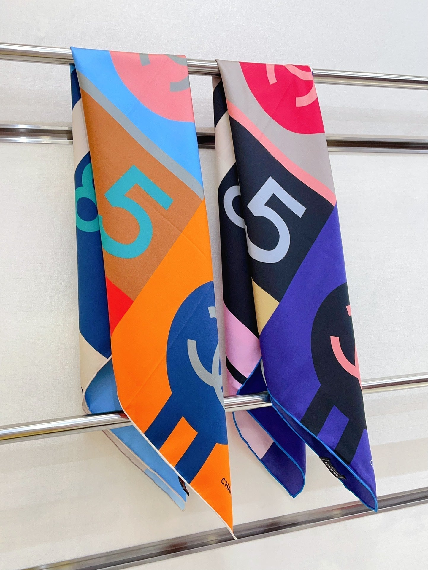 CC Square Scarf 90 CM In Colorful Silk Twill 177653
