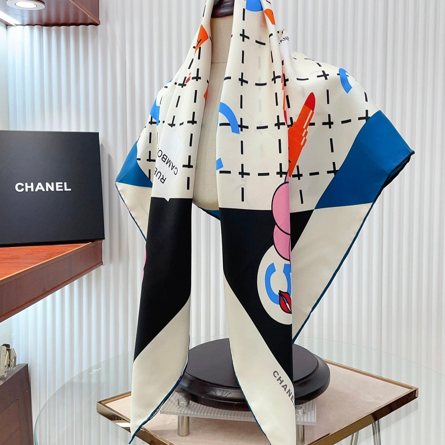CC Square Scarf 90 CM In Colorful Silk Twill 182518