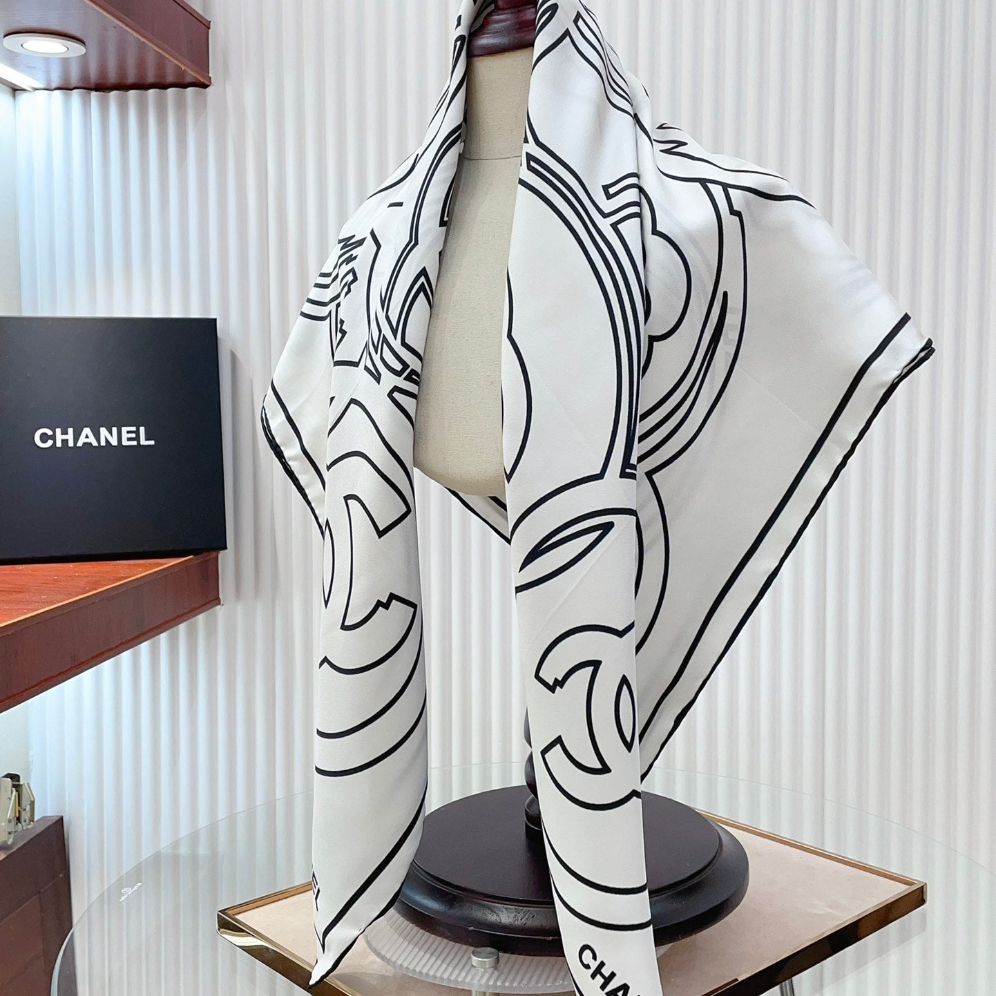 CC Square Scarf 90 CM In White Mix Black Silk Twill  187437