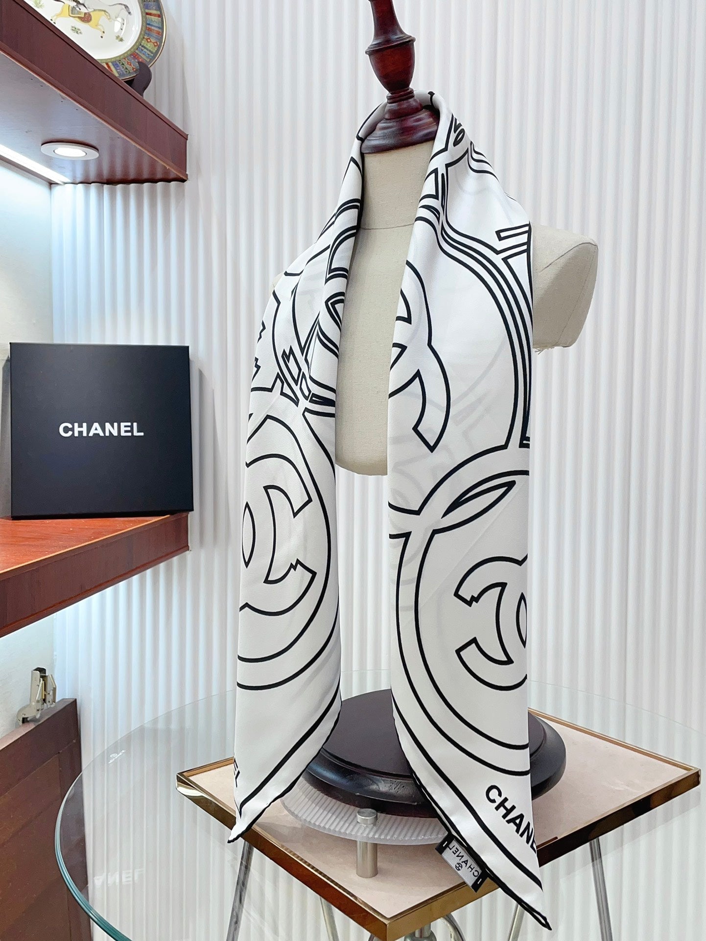 CC Square Scarf 90 CM In White Mix Black Silk Twill  187437