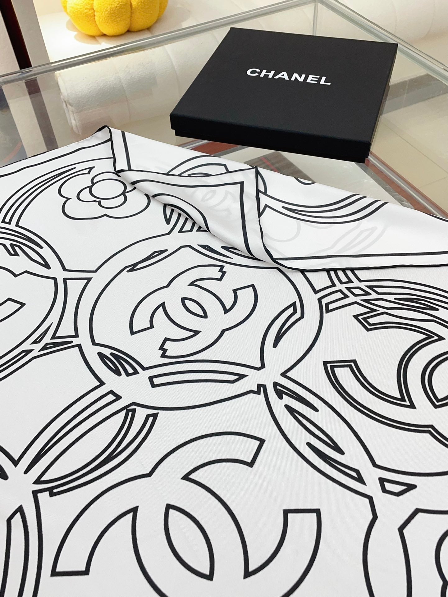 CC Square Scarf 90 CM In White Mix Black Silk Twill  187437