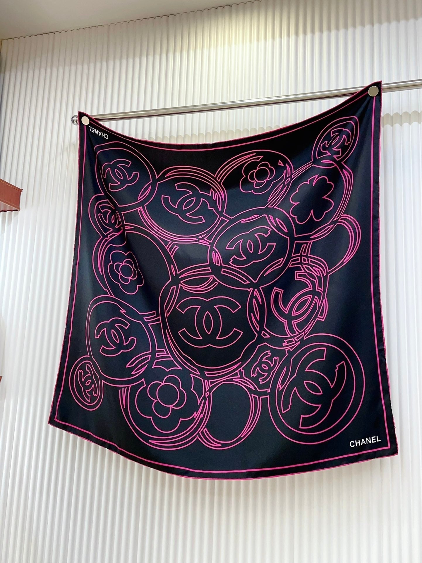 CC Square Scarf 90 CM In Black Mix Pink Silk Twill 187438
