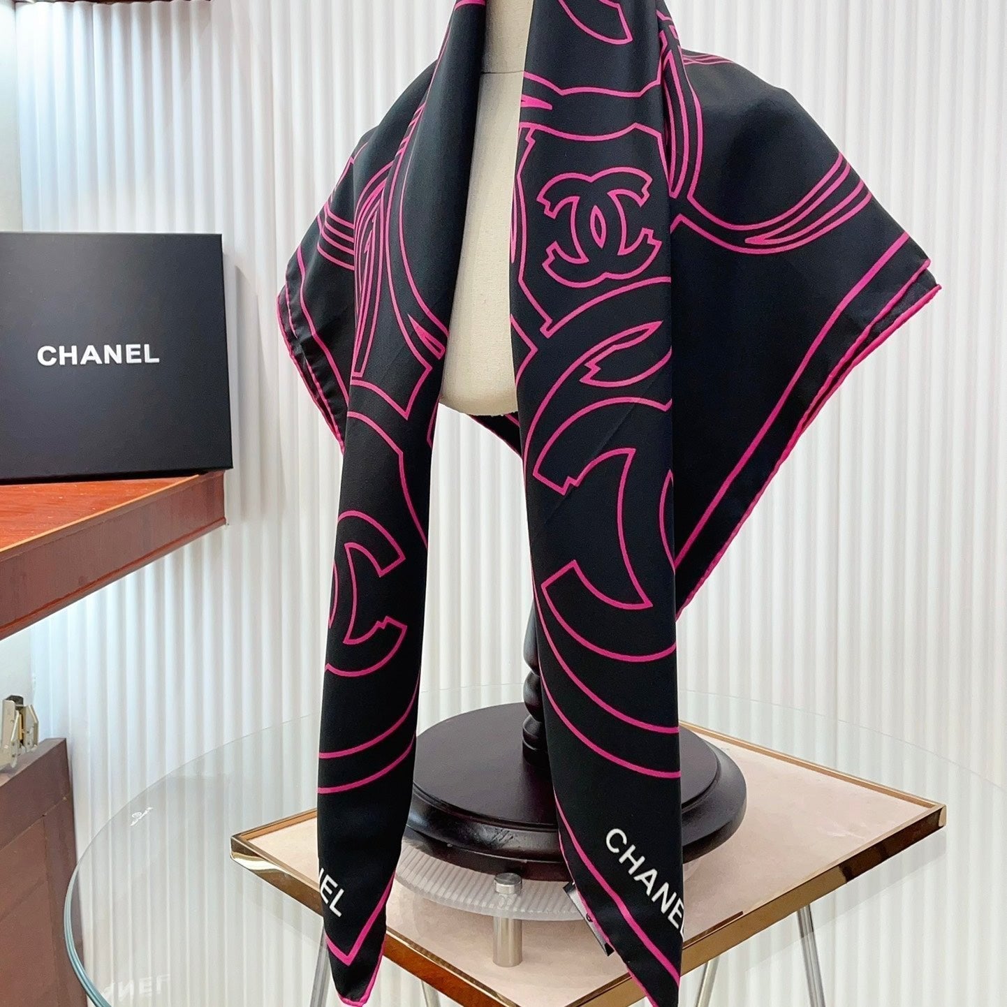 CC Square Scarf 90 CM In Black Mix Pink Silk Twill 187438