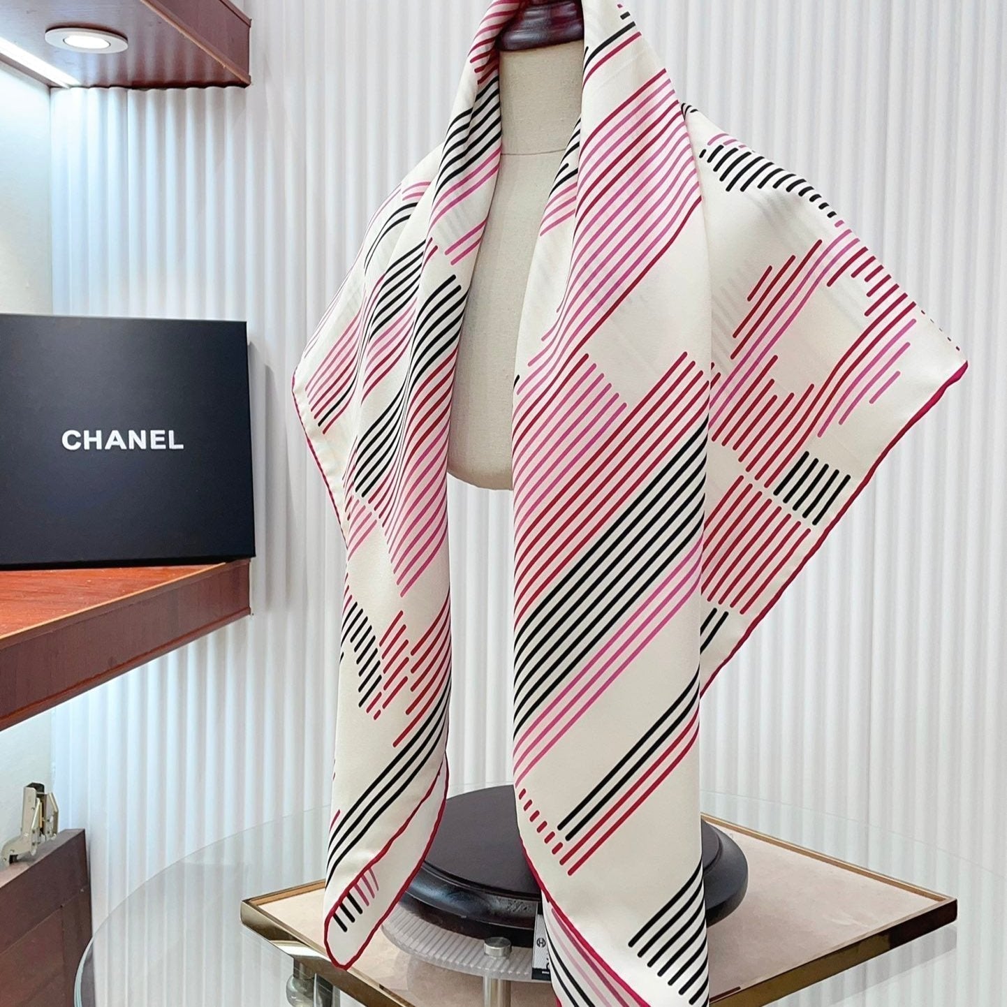 CC Square Scarf 90 CM In Colorful Silk Twill 190034