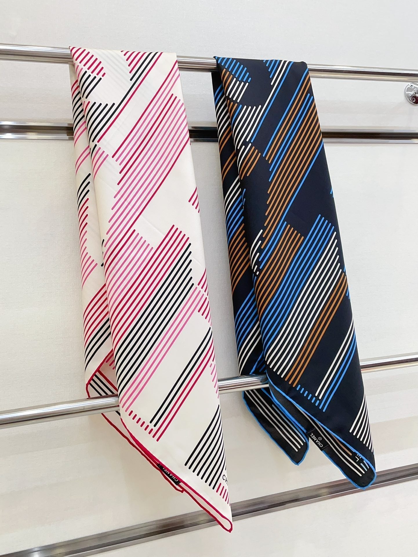 CC Square Scarf 90 CM In Colorful Silk Twill 190034