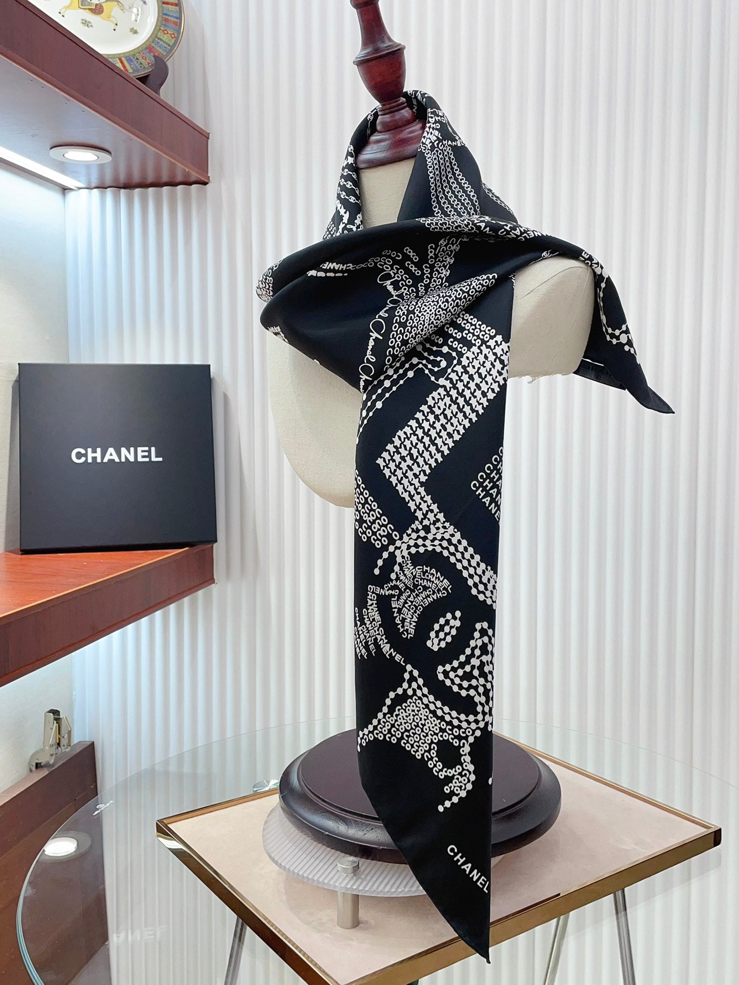 CC Square Scarf 90 CM In Black White Silk Twill  198570