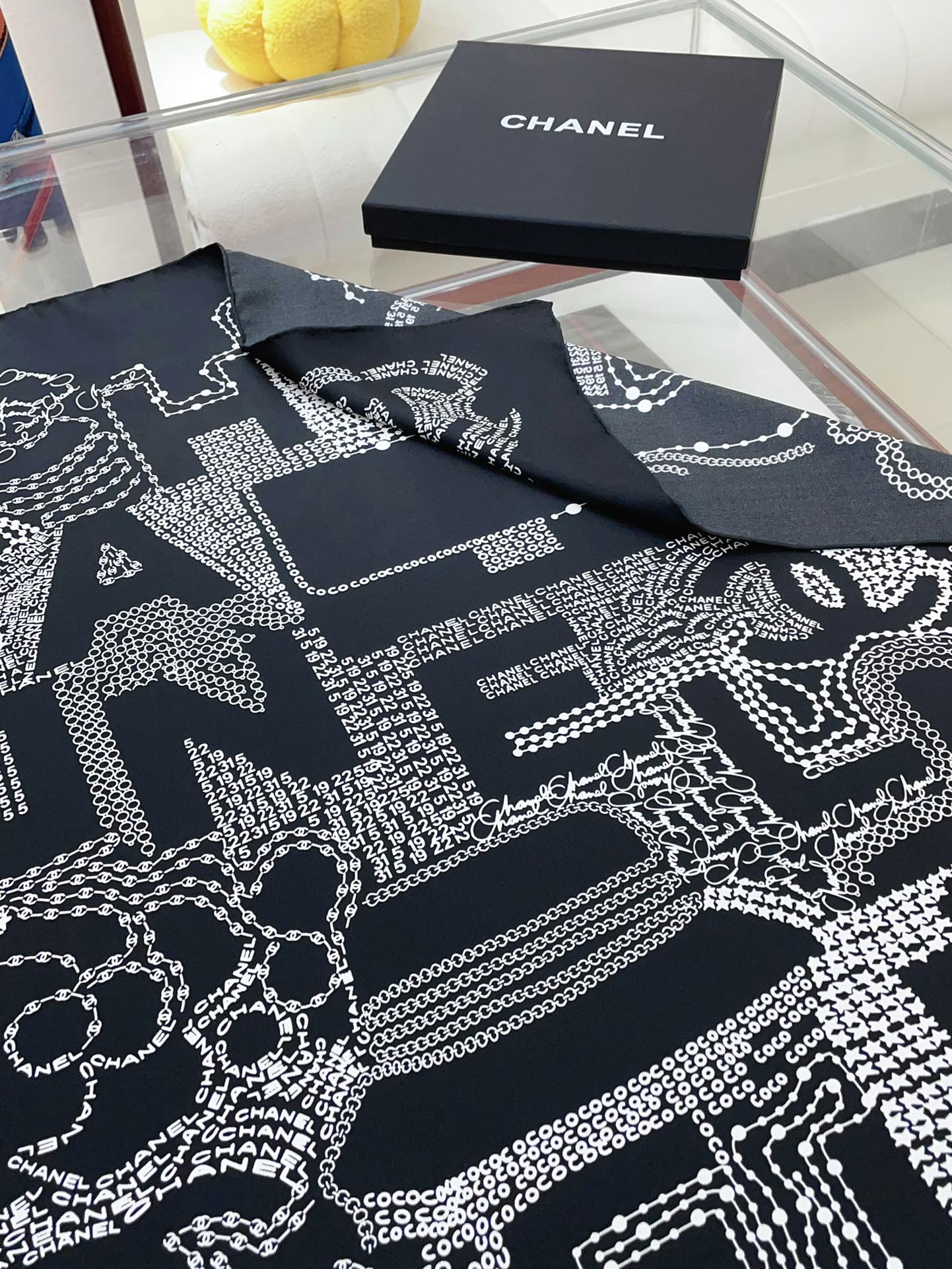 CC Square Scarf 90 CM In Black White Silk Twill  198570