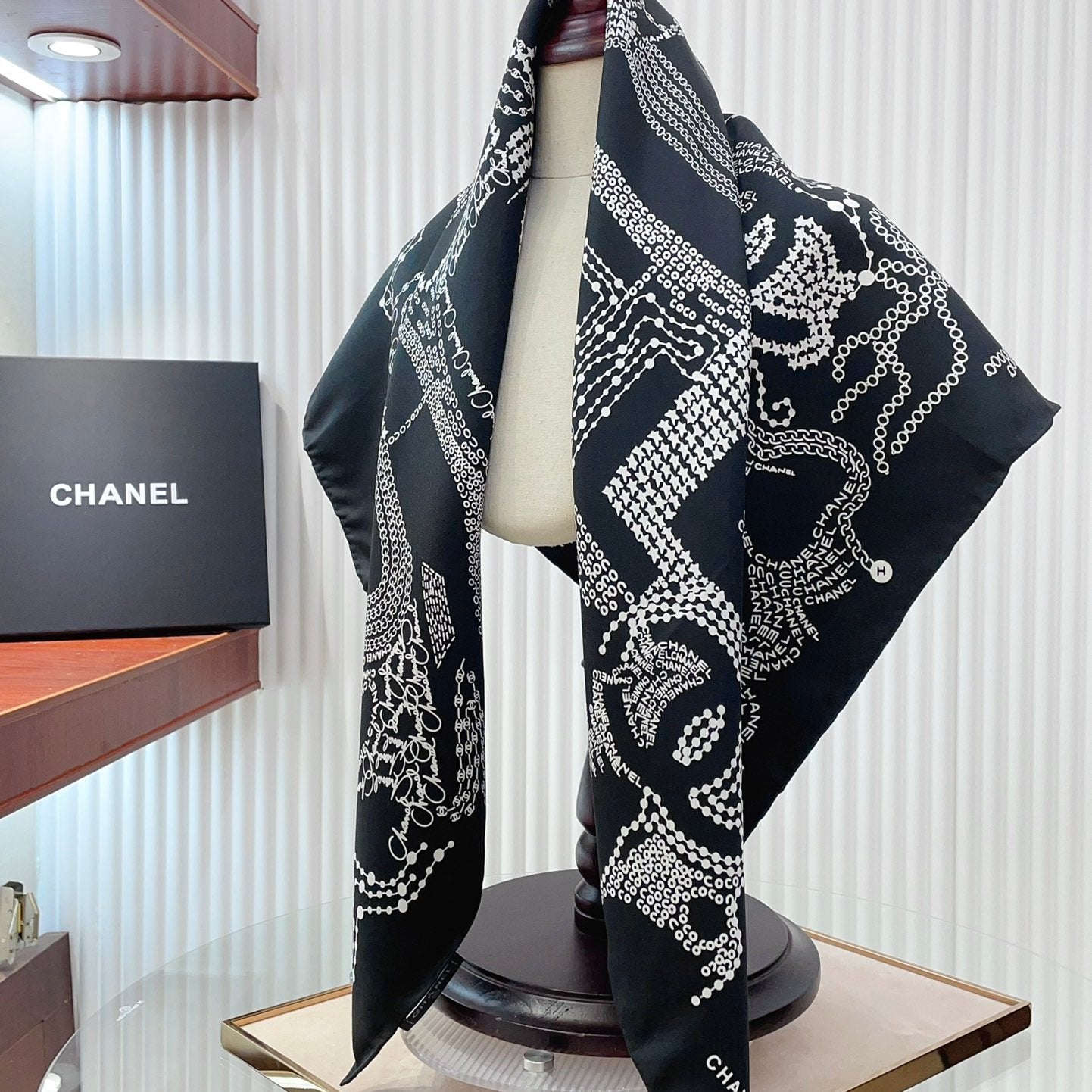 CC Square Scarf 90 CM In Black White Silk Twill  198570