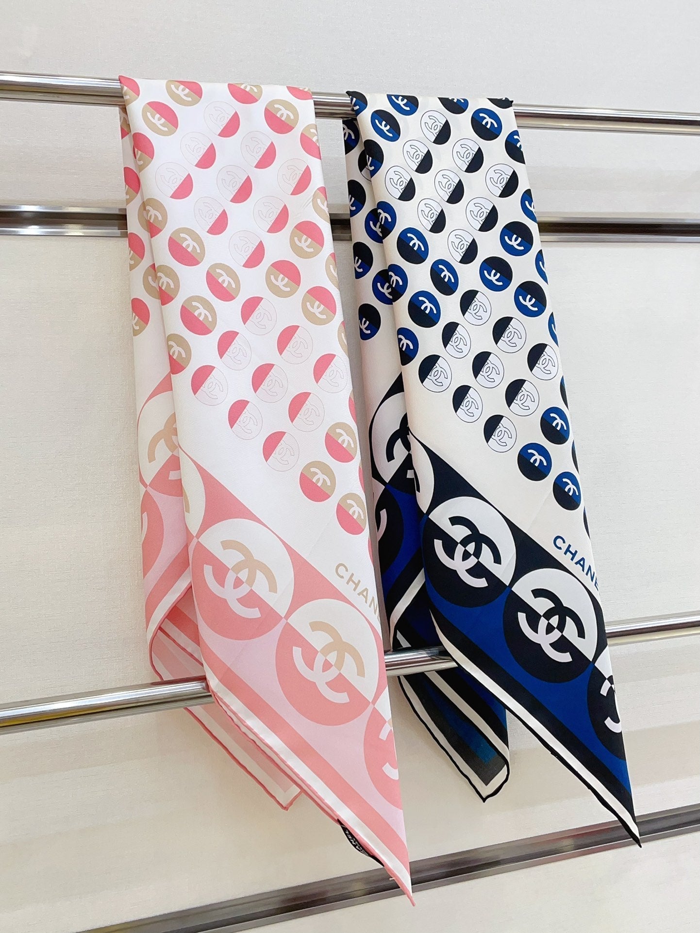 CC Square Scarf 90 CM In White Mix Pink Silk Twill  206464