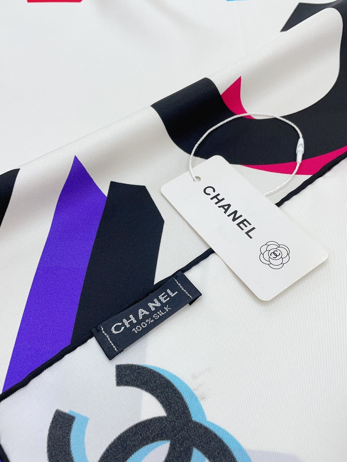 CC Square Scarf 90 CM In White Colorful Silk Twill  206467