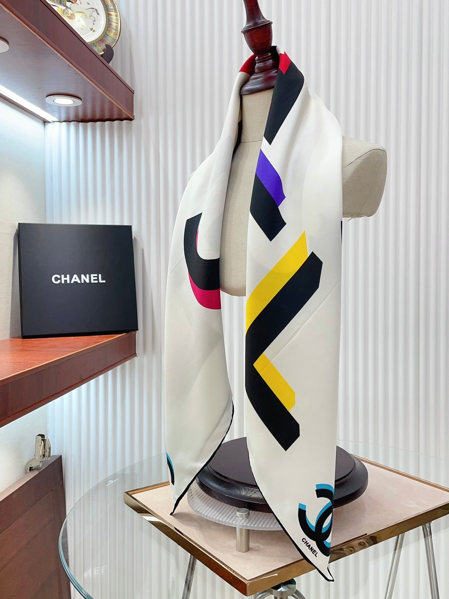 CC Square Scarf 90 CM In White Colorful Silk Twill  206467