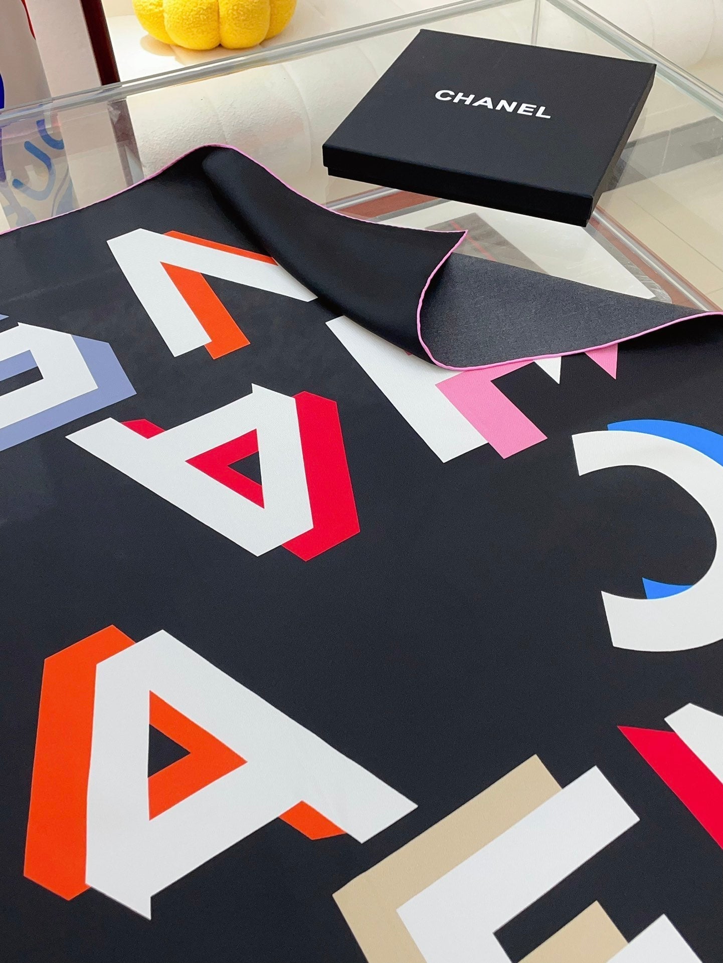 CC Square Scarf 90 CM In Black Colorful Silk Twill  206468