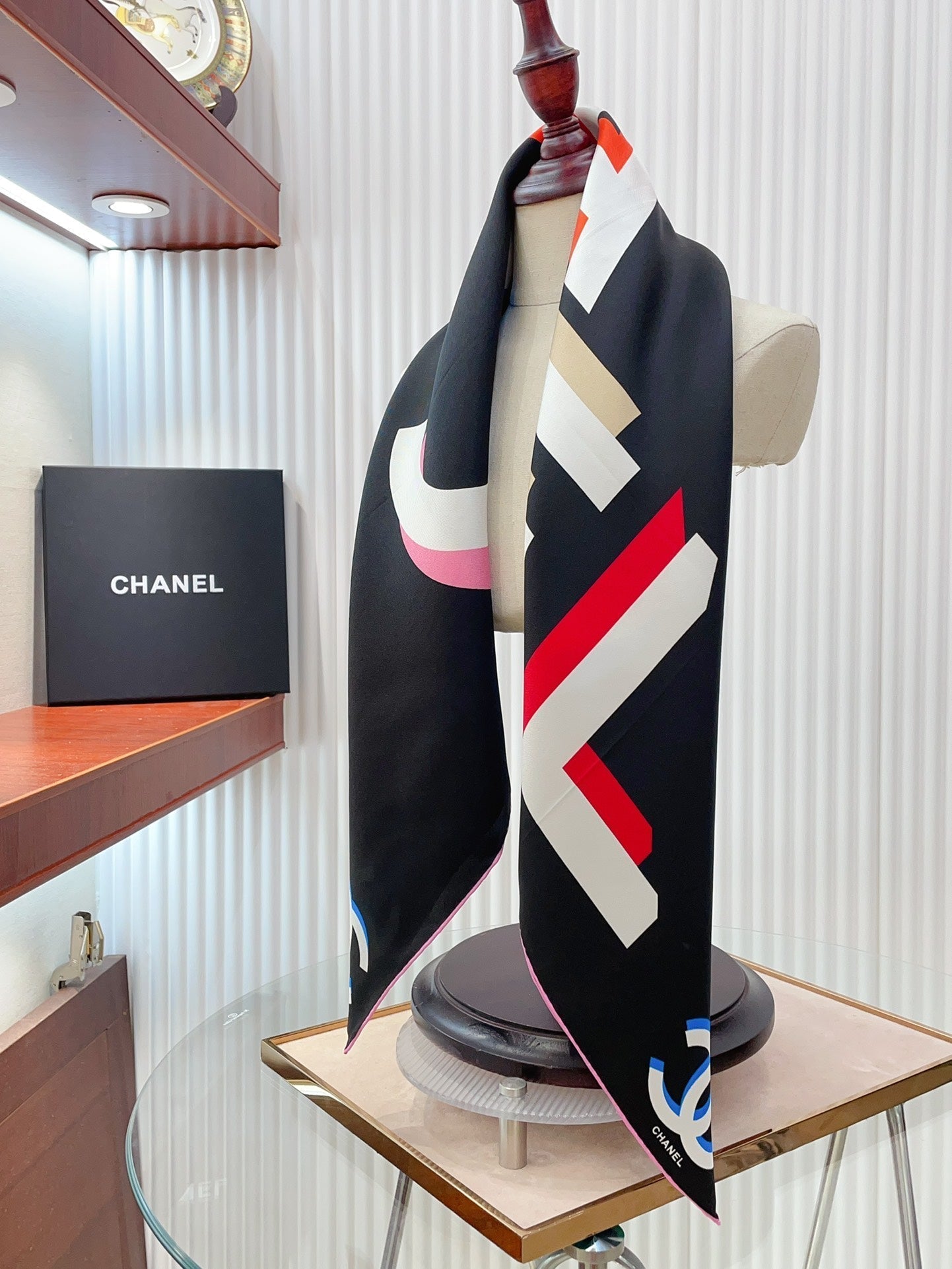 CC Square Scarf 90 CM In Black Colorful Silk Twill  206468