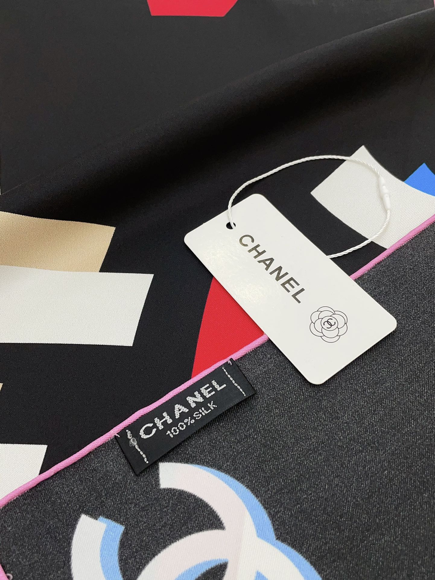 CC Square Scarf 90 CM In Black Colorful Silk Twill  206468