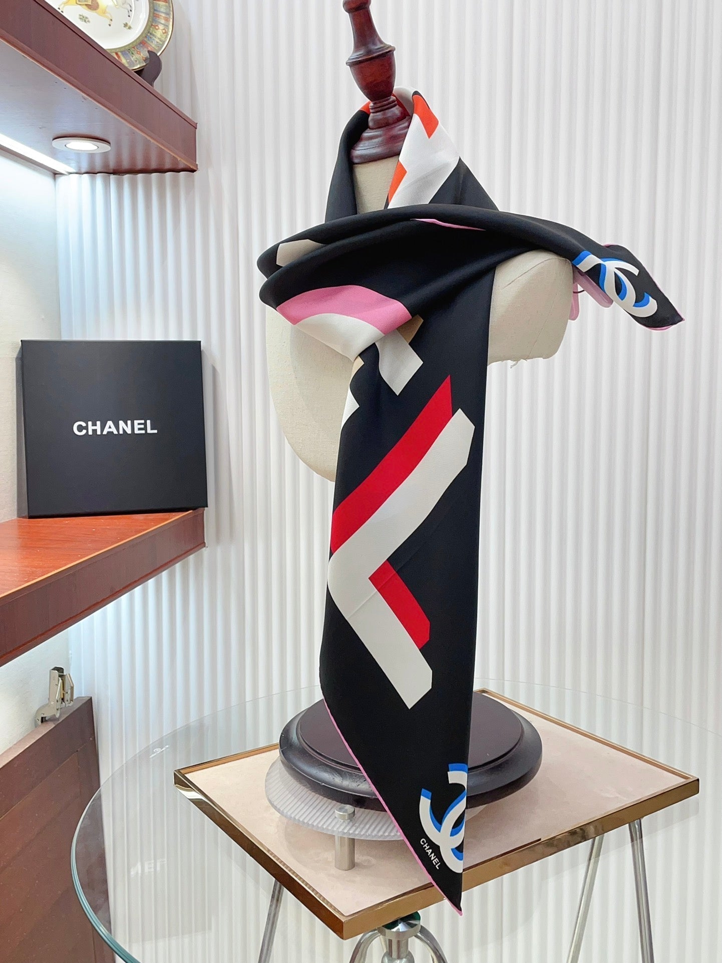 CC Square Scarf 90 CM In Black Colorful Silk Twill  206468