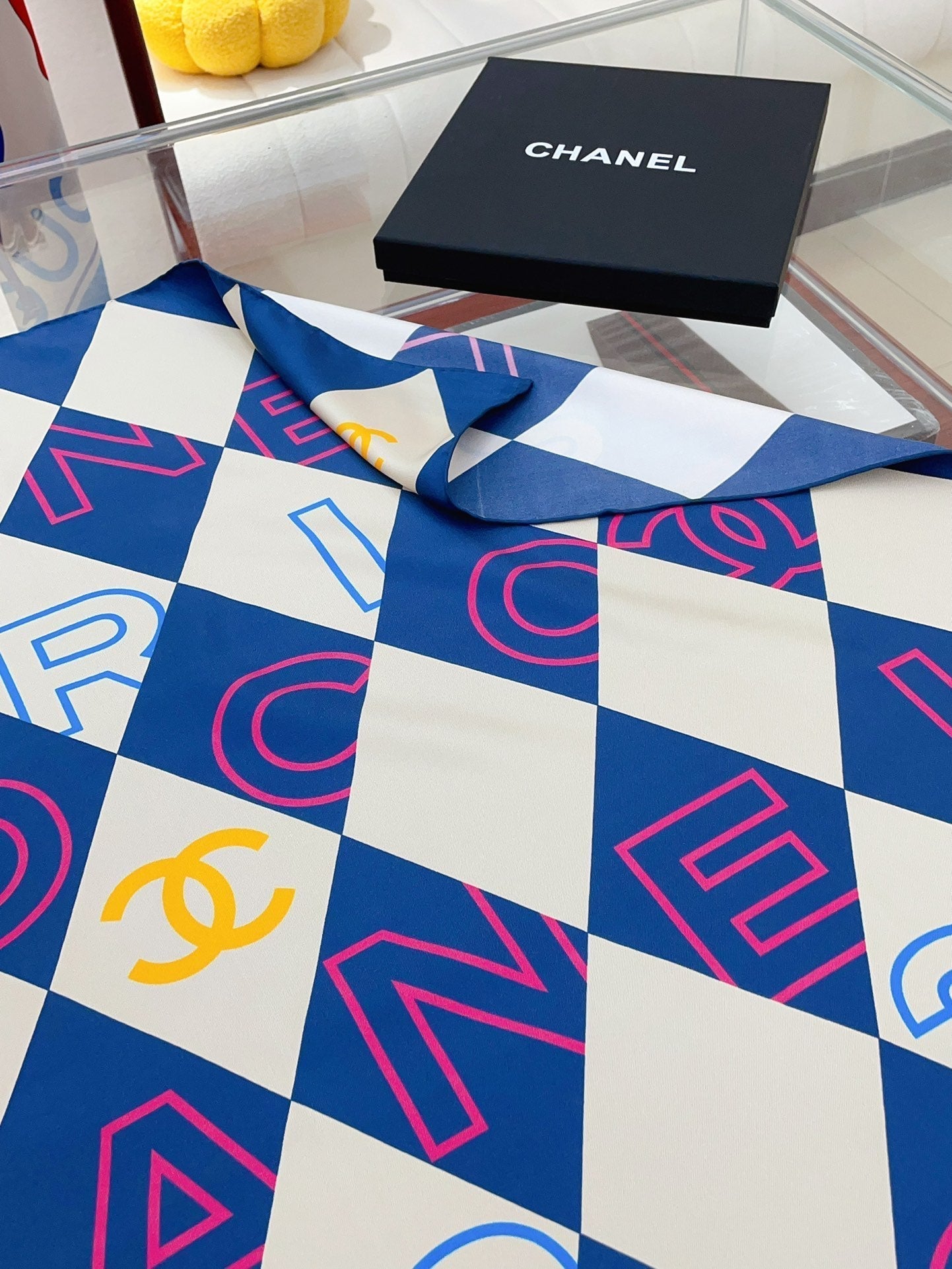 CC Square Scarf 90 CM In Colorful Silk Twill  208576