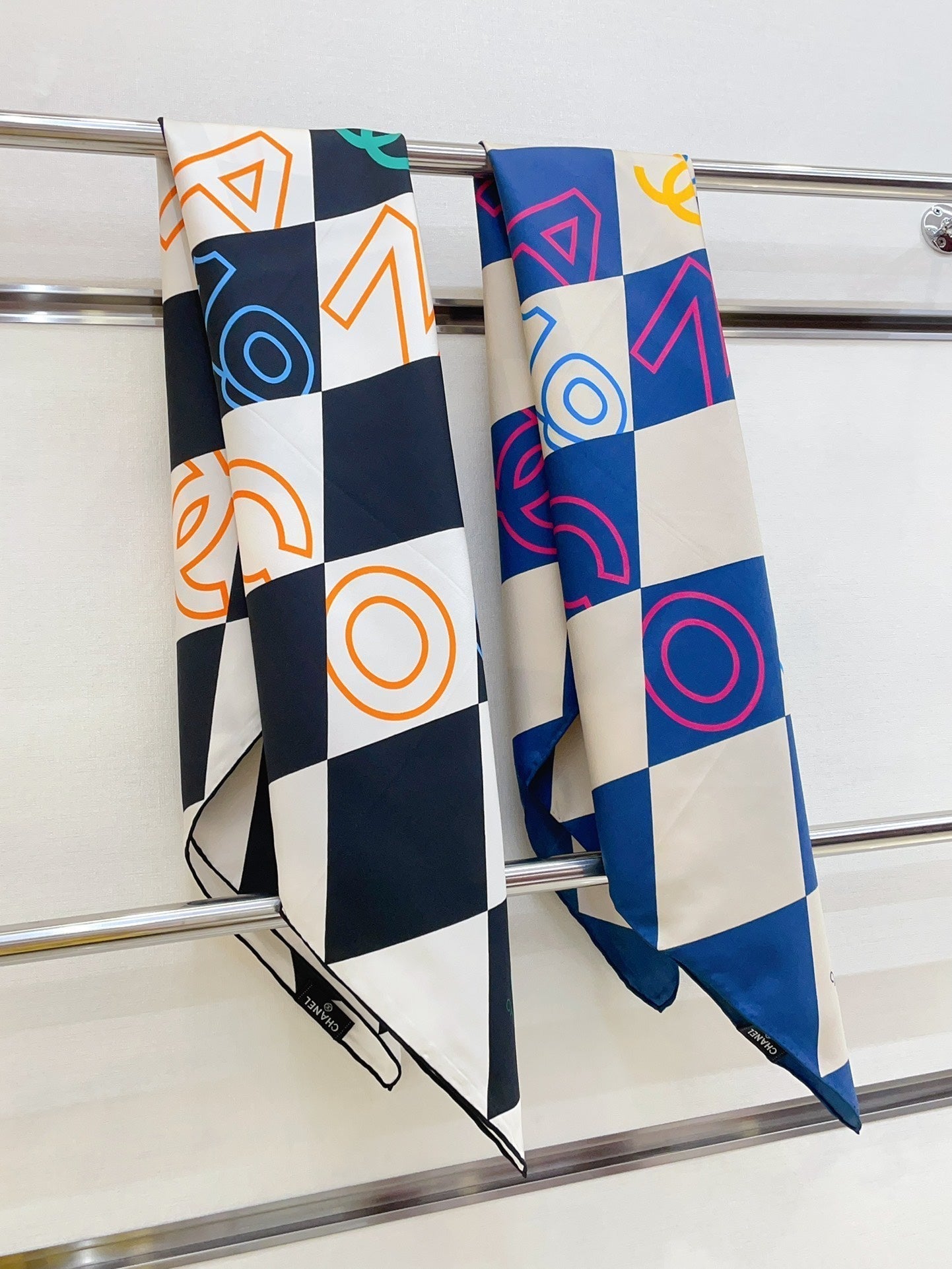 CC Square Scarf 90 CM In Colorful Silk Twill  208576
