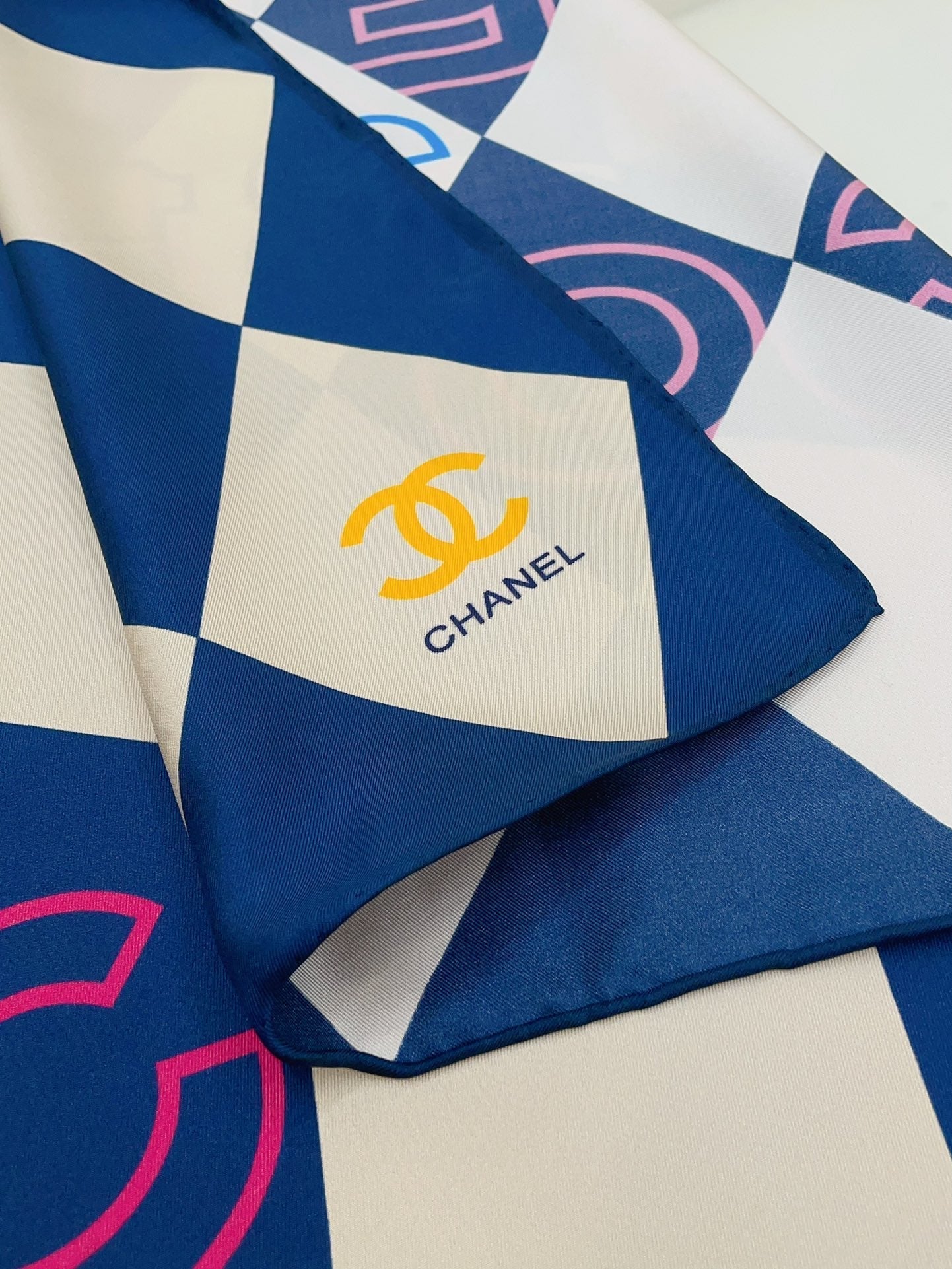 CC Square Scarf 90 CM In Colorful Silk Twill  208576