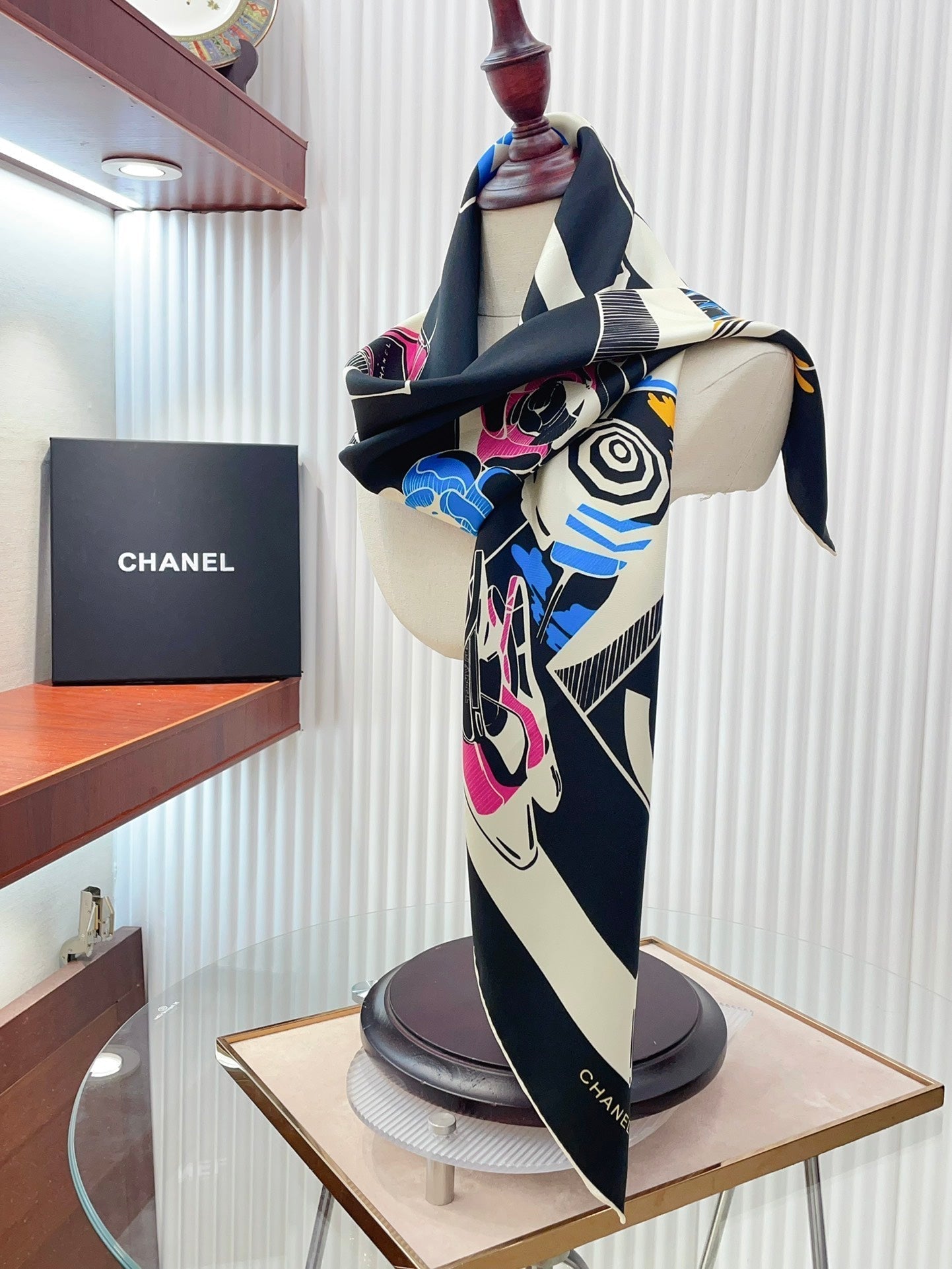 CC Square Scarf 90 CM In Black Colorful Silk Twill  211096
