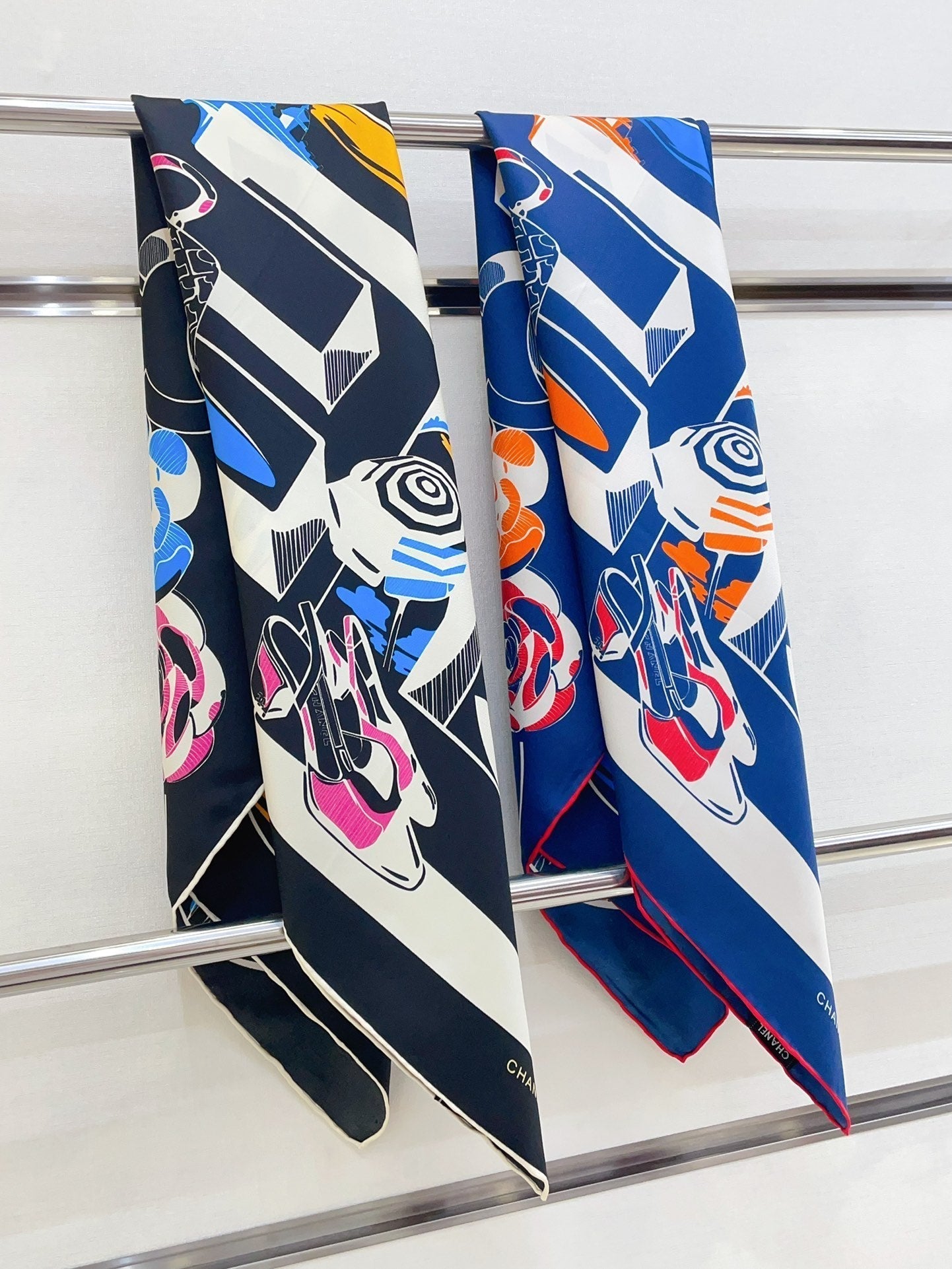 CC Square Scarf 90 CM In Black Colorful Silk Twill  211096