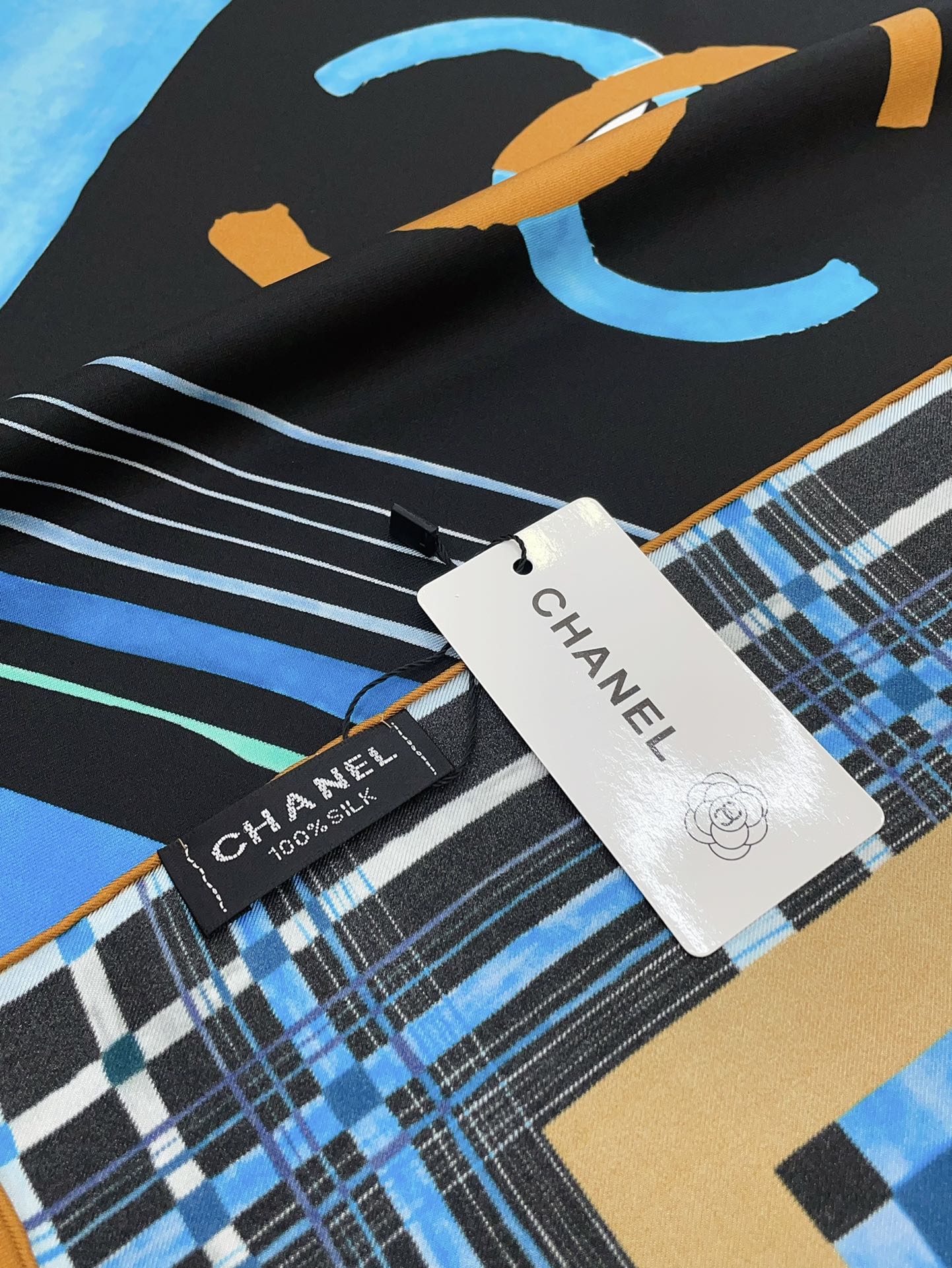 CC Square Scarf 90 CM In Colorful Silk Twill  217210