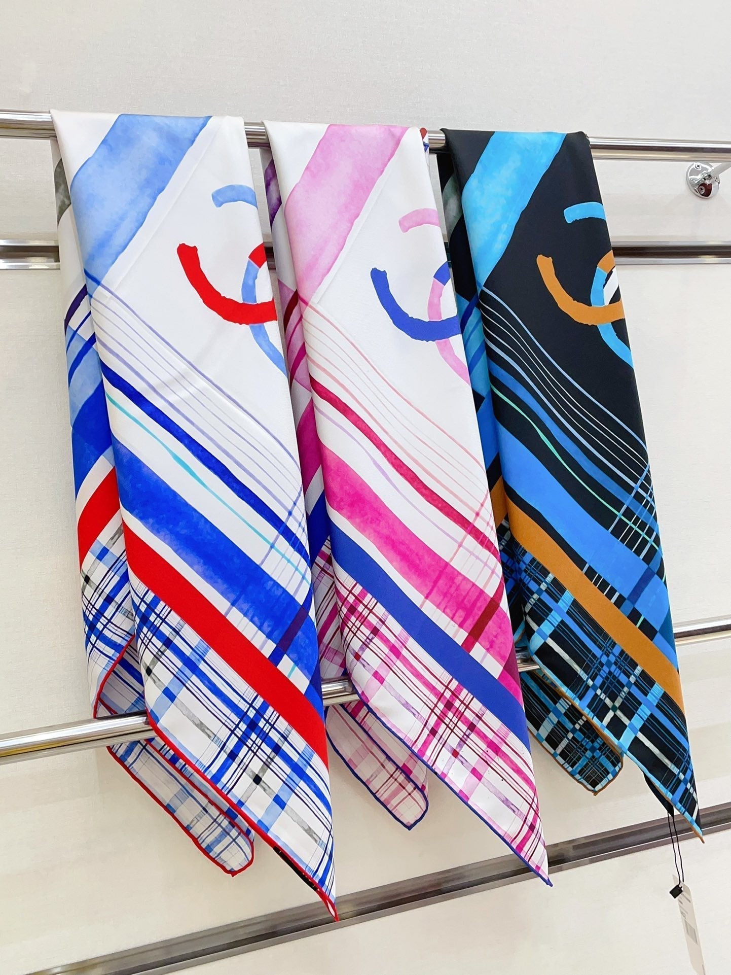 CC Square Scarf 90 CM In Colorful Silk Twill  217211