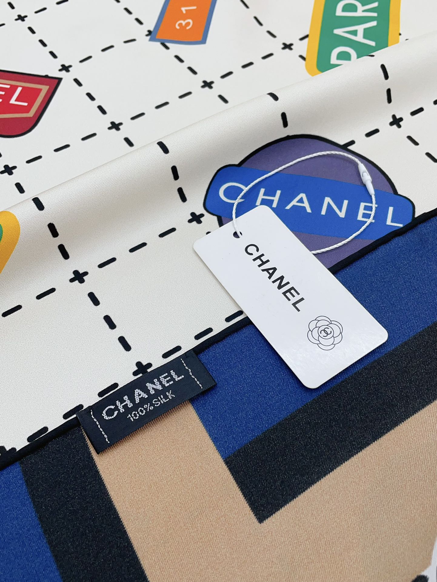 CC Square Scarf 90 CM In Colorful Silk Twill 218096