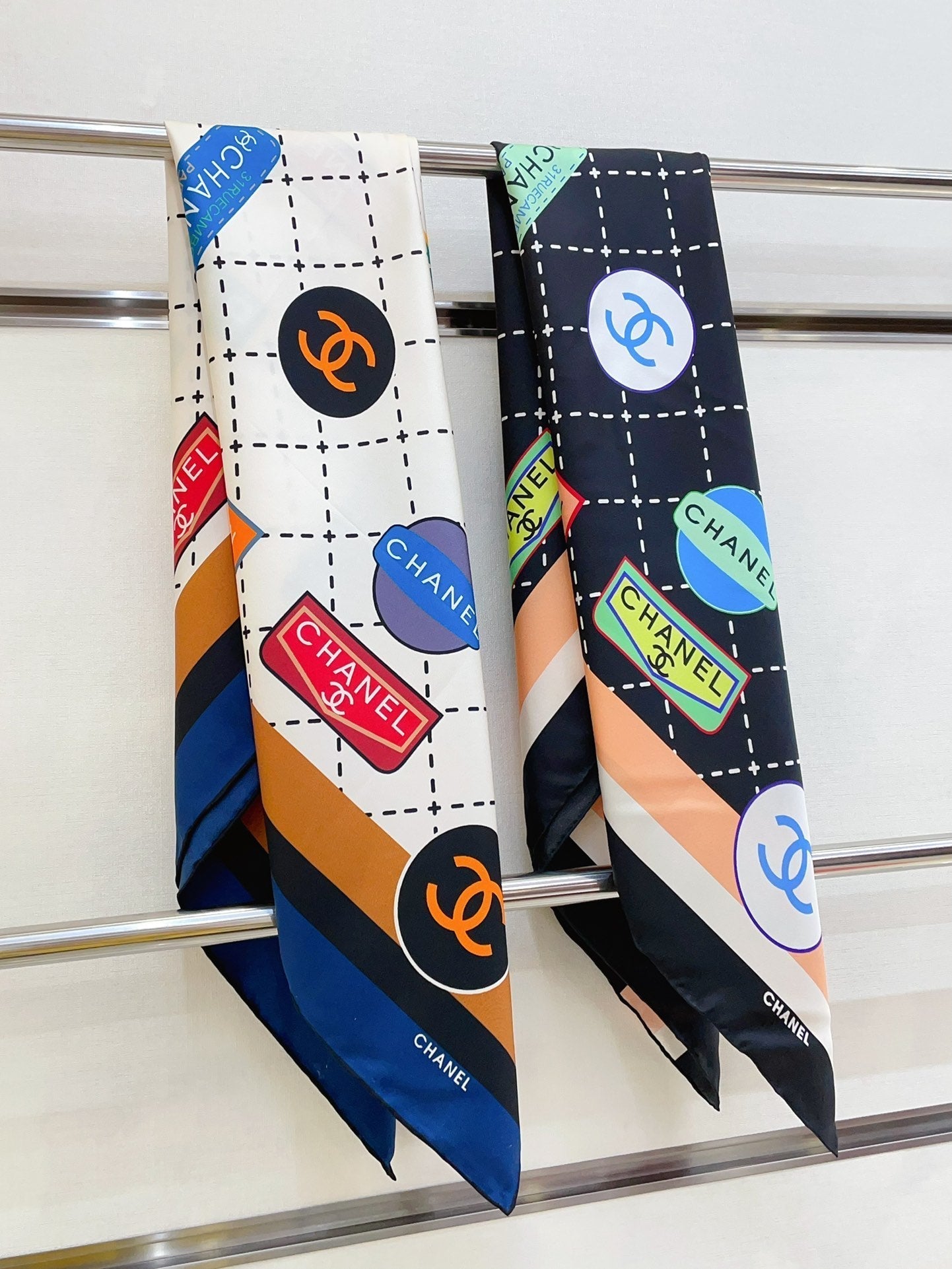 CC Square Scarf 90 CM In Colorful Silk Twill 218096